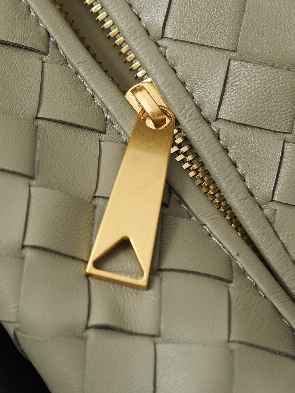 Bottega Veneta Medium  Jodie In Supple Intrecciato Leather