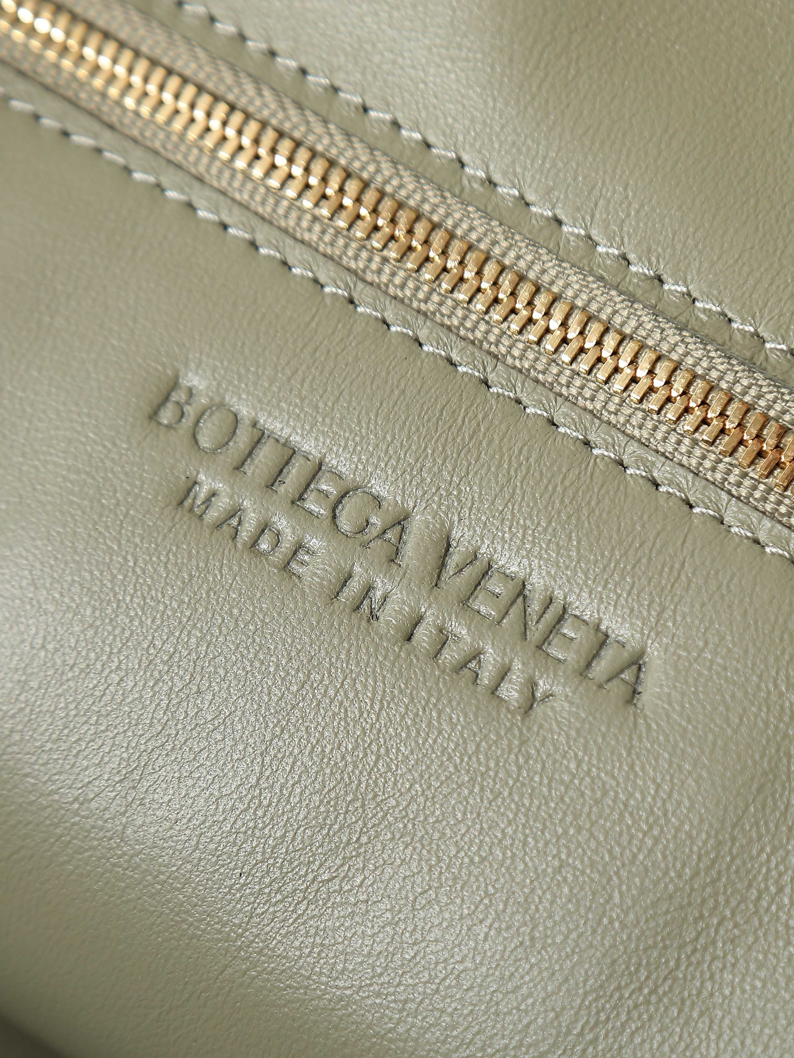 Bottega Veneta Medium  Jodie In Supple Intrecciato Leather