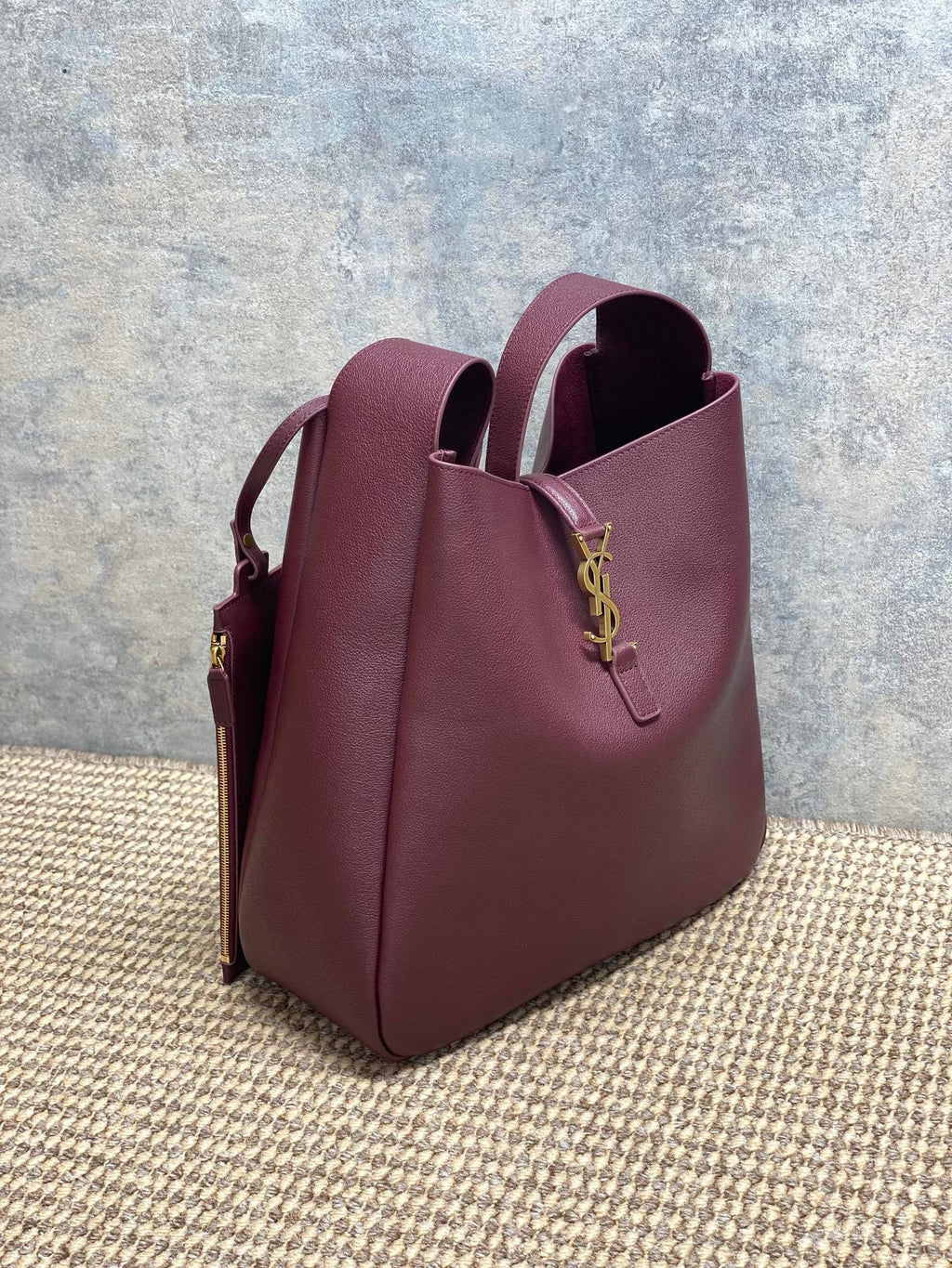 Saint Laurent Le 5 À 7 Supple Large In Grained Leather
