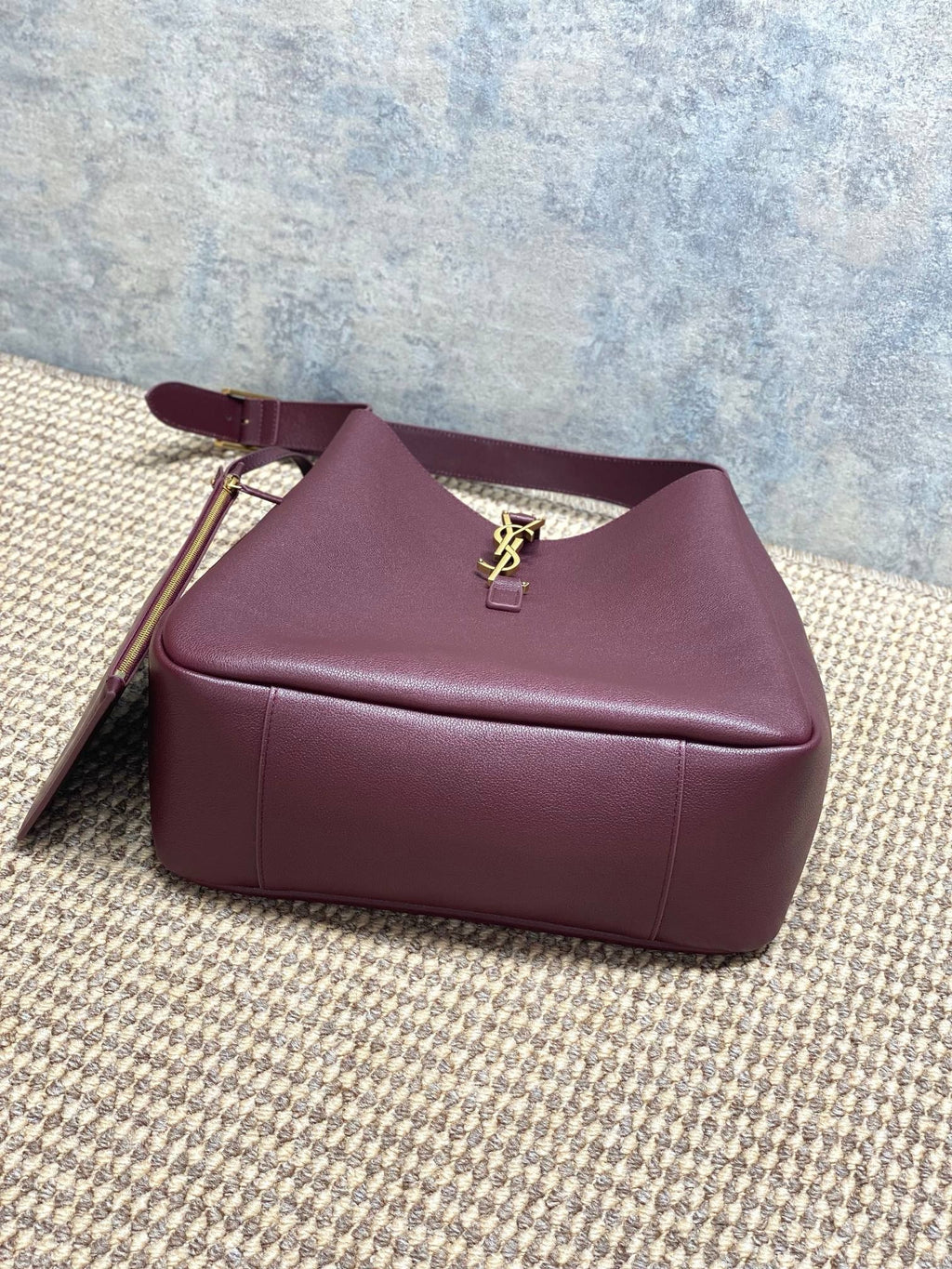 Saint Laurent Le 5 À 7 Supple Large In Grained Leather