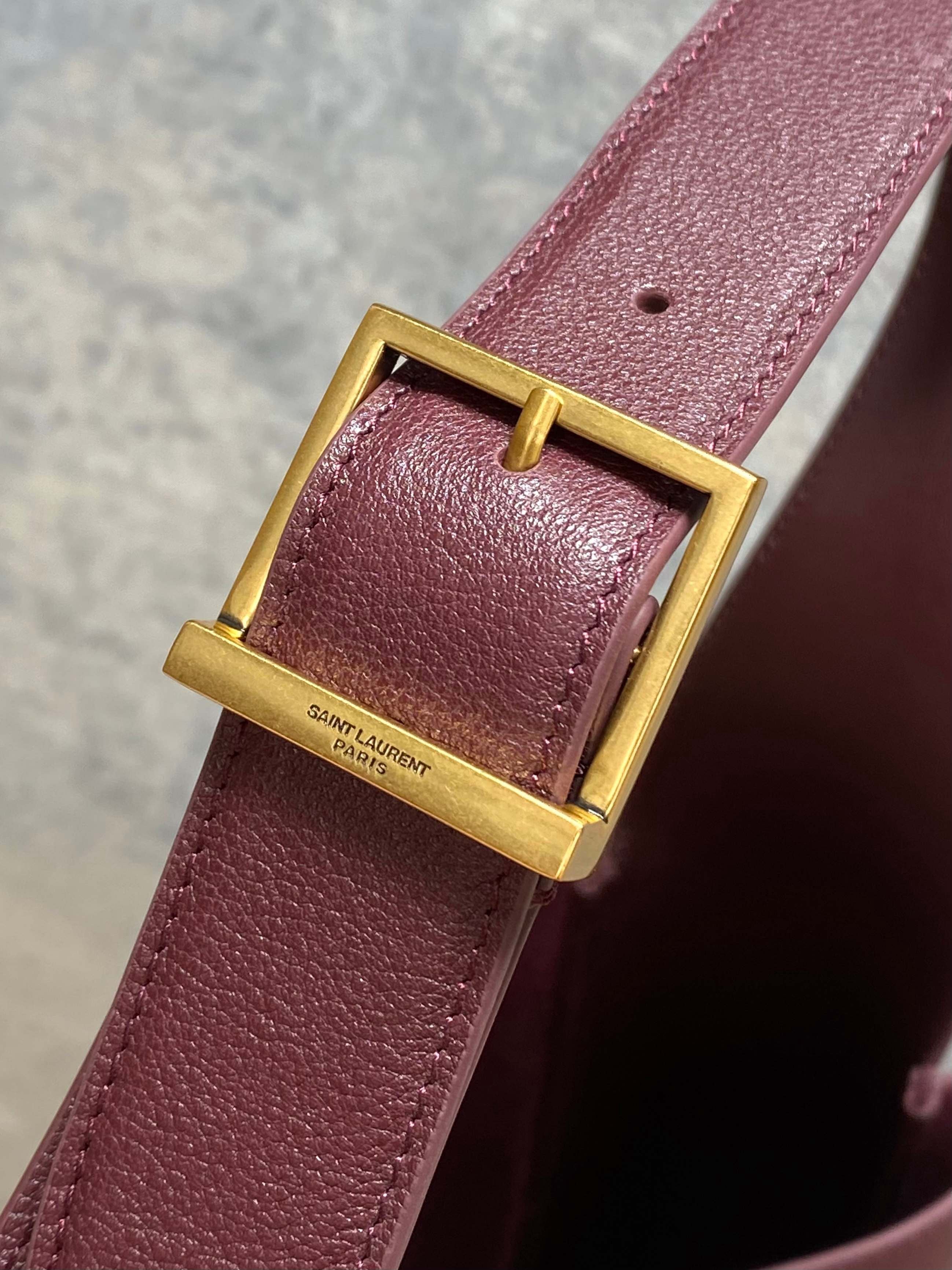 Saint Laurent Le 5 À 7 Supple Large In Grained Leather