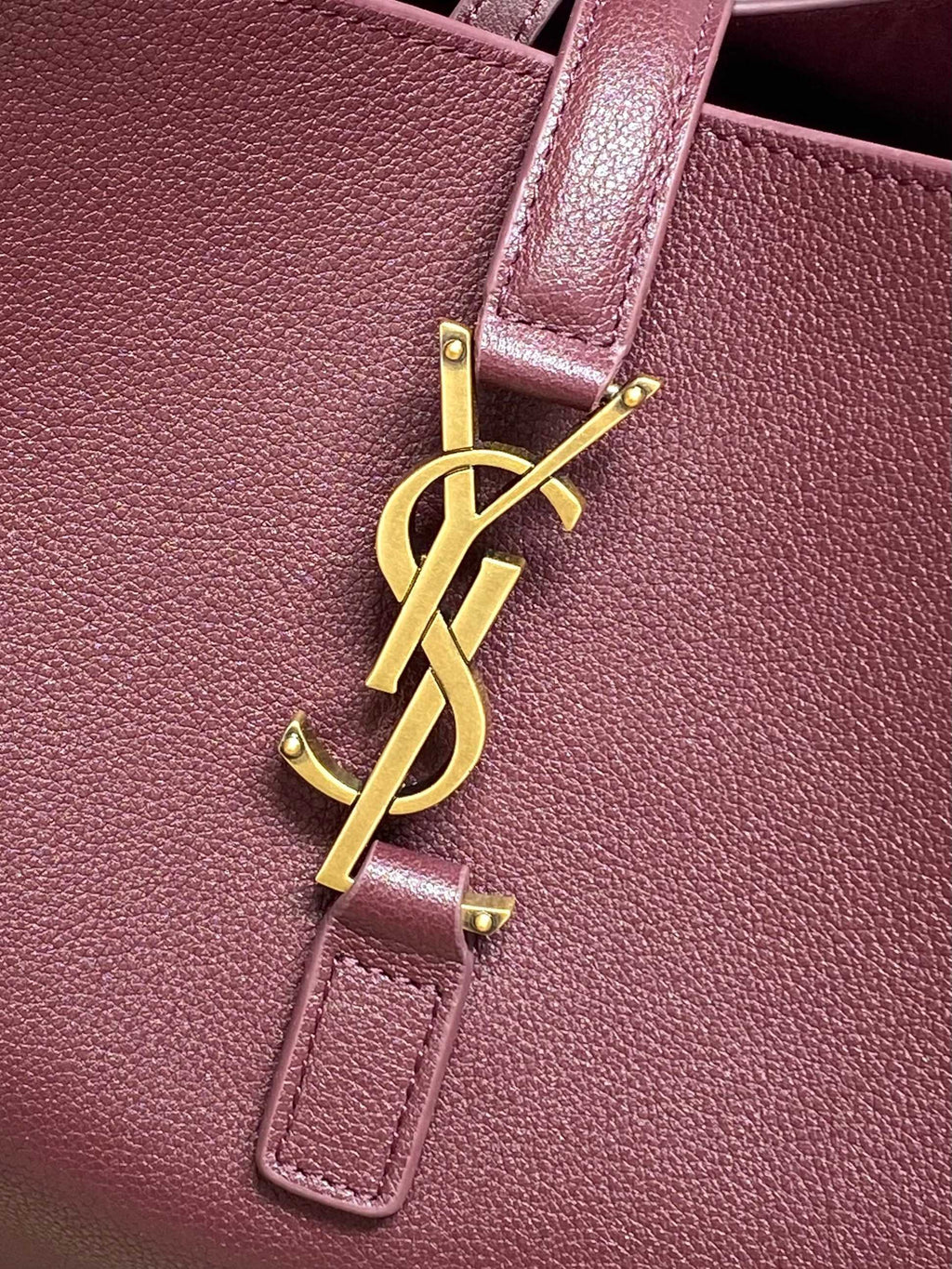 Saint Laurent Le 5 À 7 Supple Large In Grained Leather