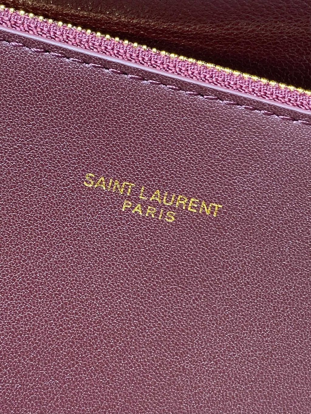 Saint Laurent Le 5 À 7 Supple Large In Grained Leather