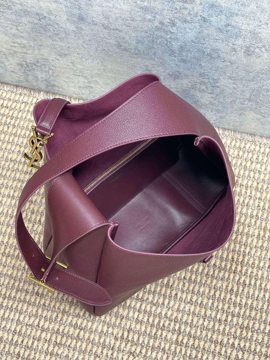 Saint Laurent Le 5 À 7 Supple Large In Grained Leather
