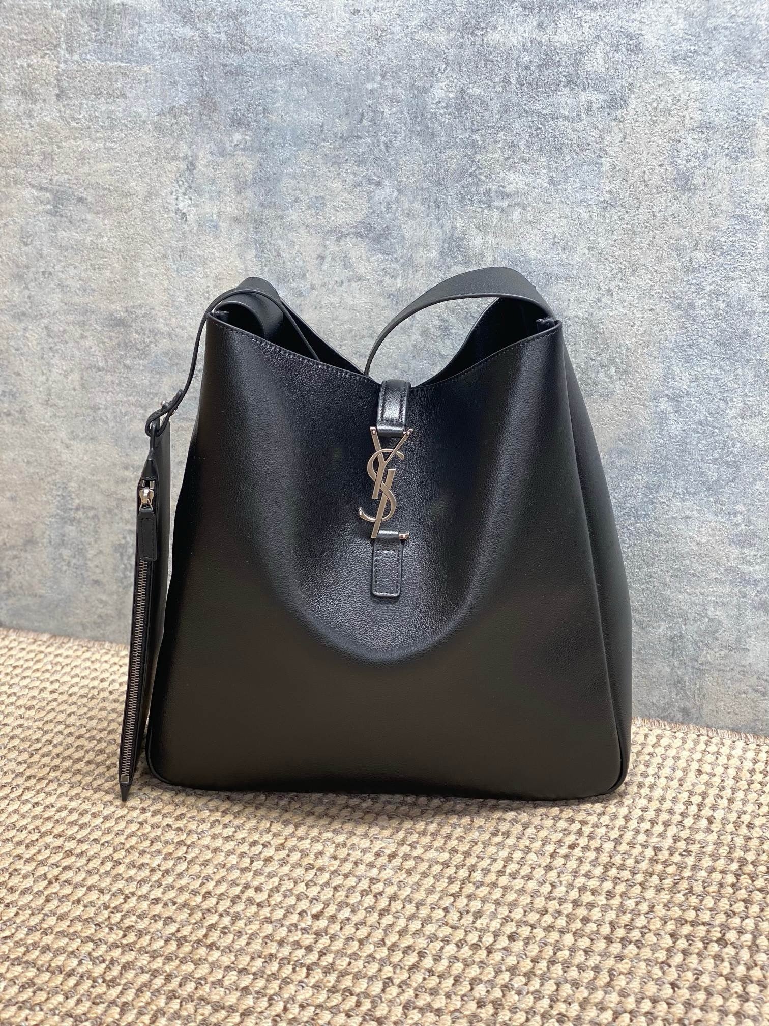 Saint Laurent Le 5 À 7 Supple Large In Grained Leather