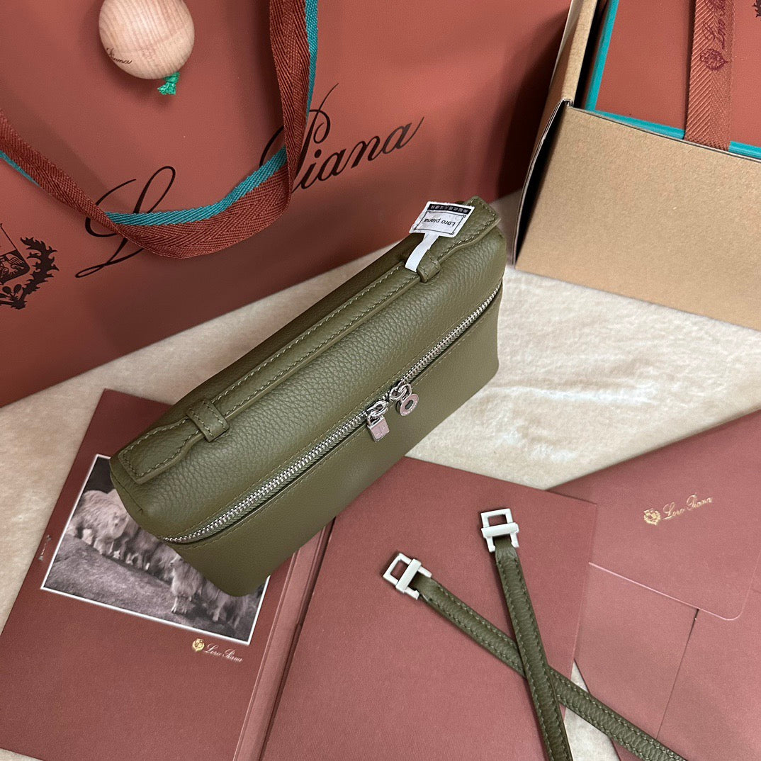 Loro Piana Extra Pocket L19 in Grained Calfskin