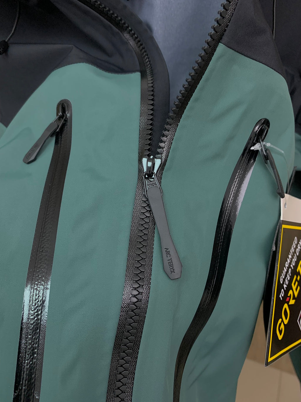 Arcteryx Alpha SV Gen 7 Hard Shell Jacket