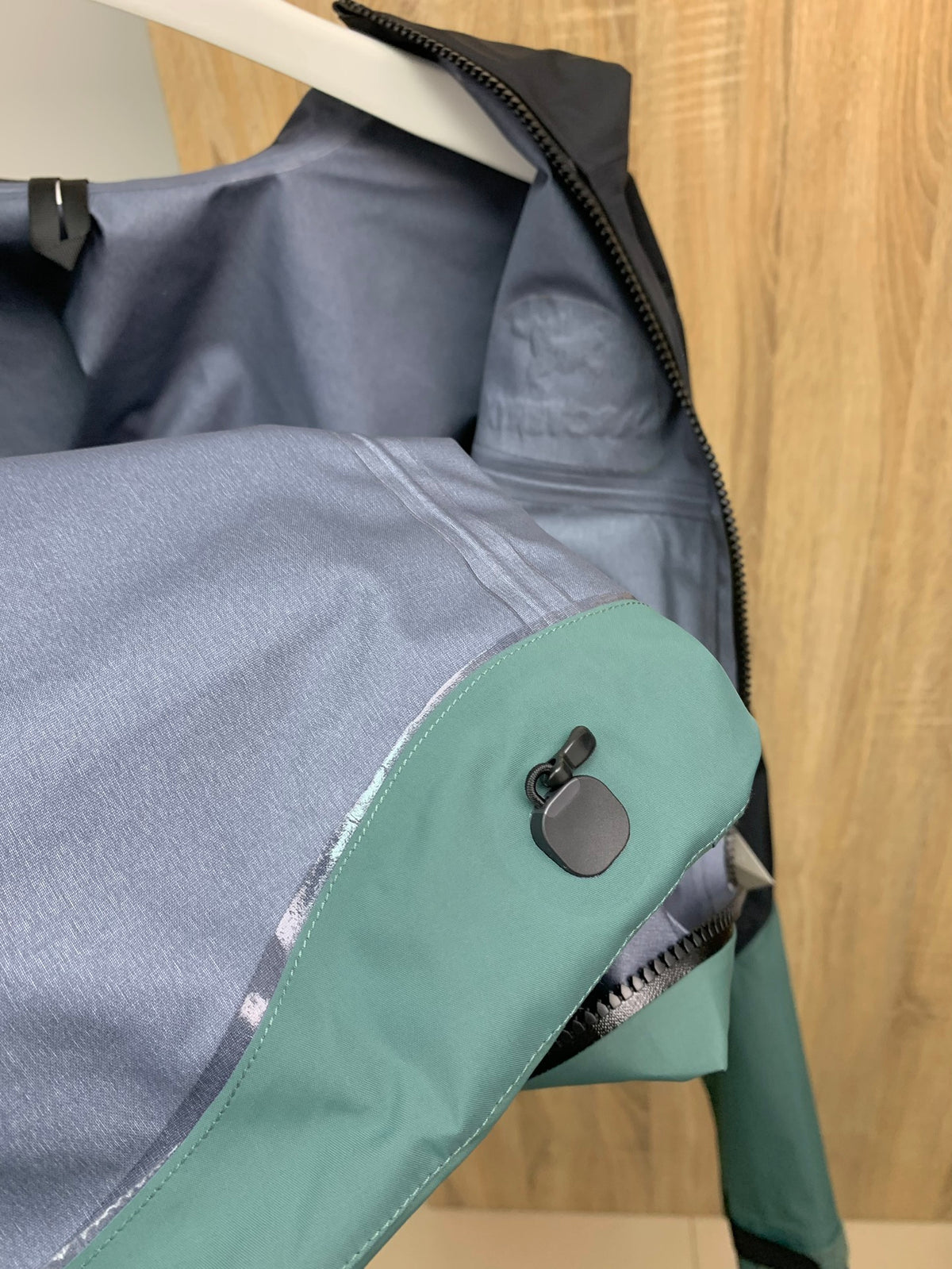 Arcteryx Alpha SV Gen 7 Hard Shell Jacket