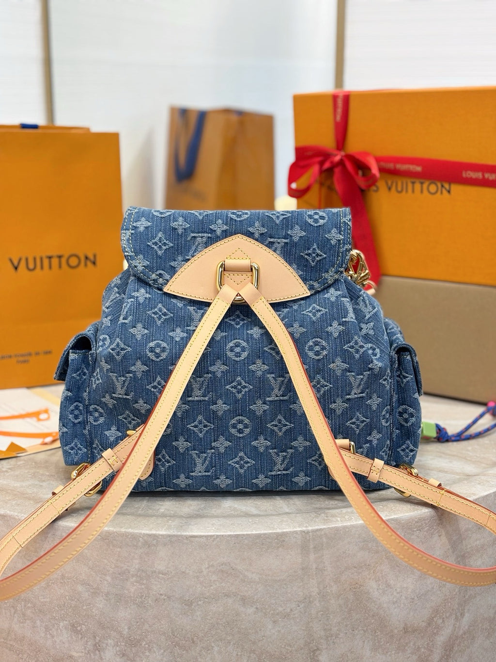 LV Montsouris Cargo M27330