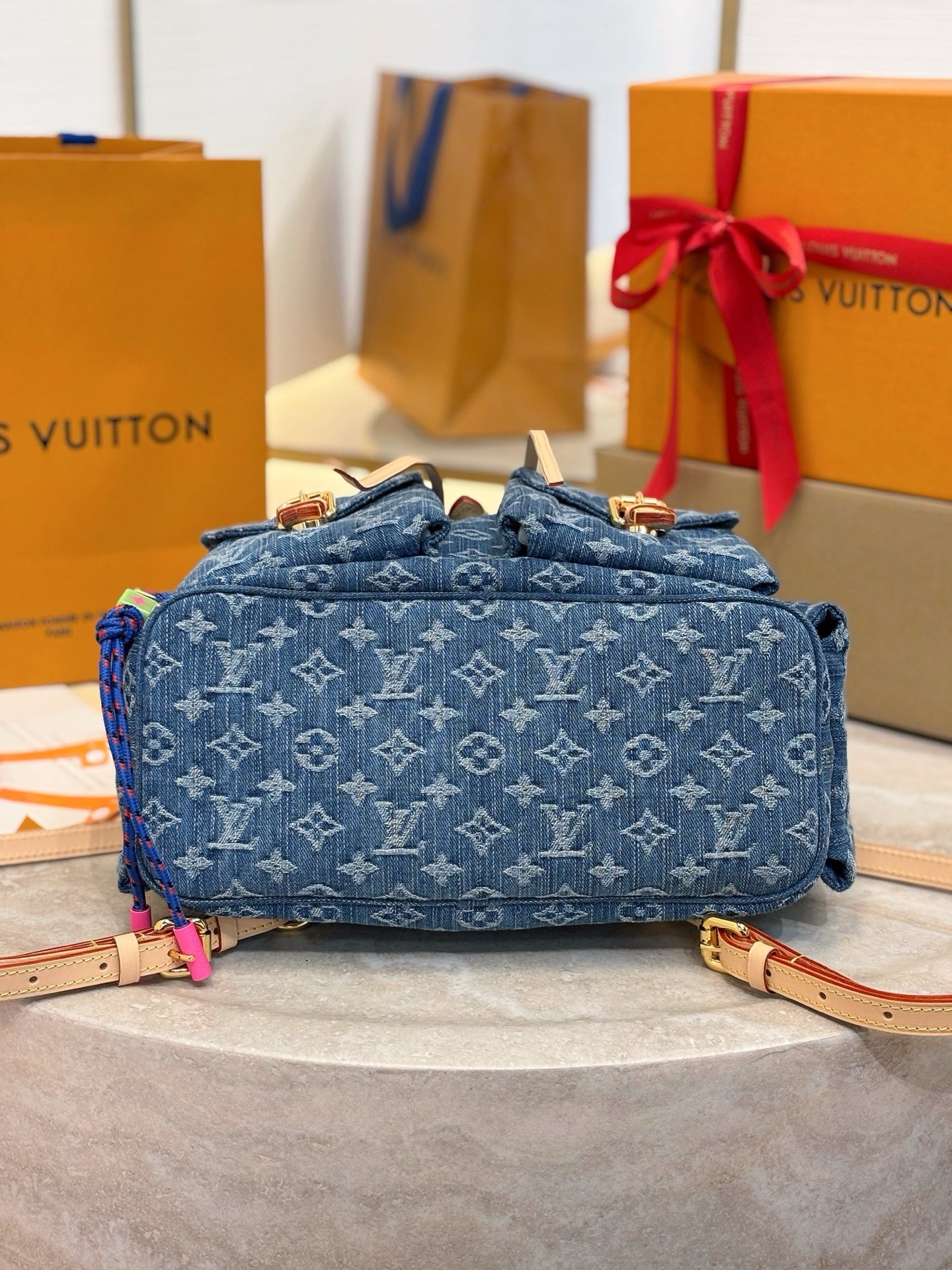 LV Montsouris Cargo M27330