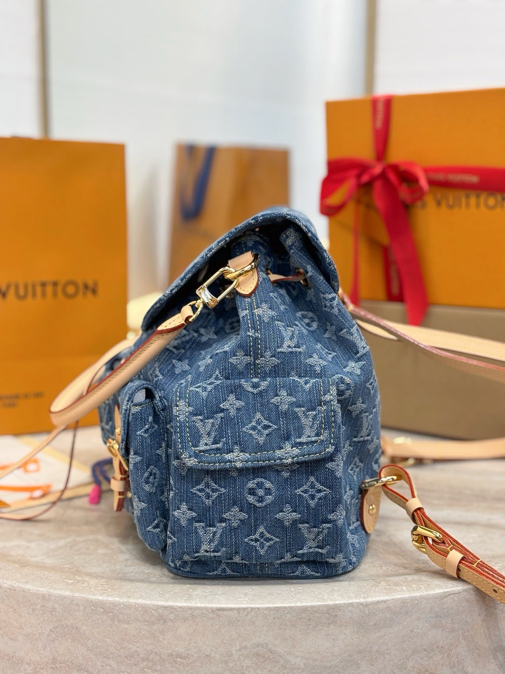 LV Montsouris Cargo M27330