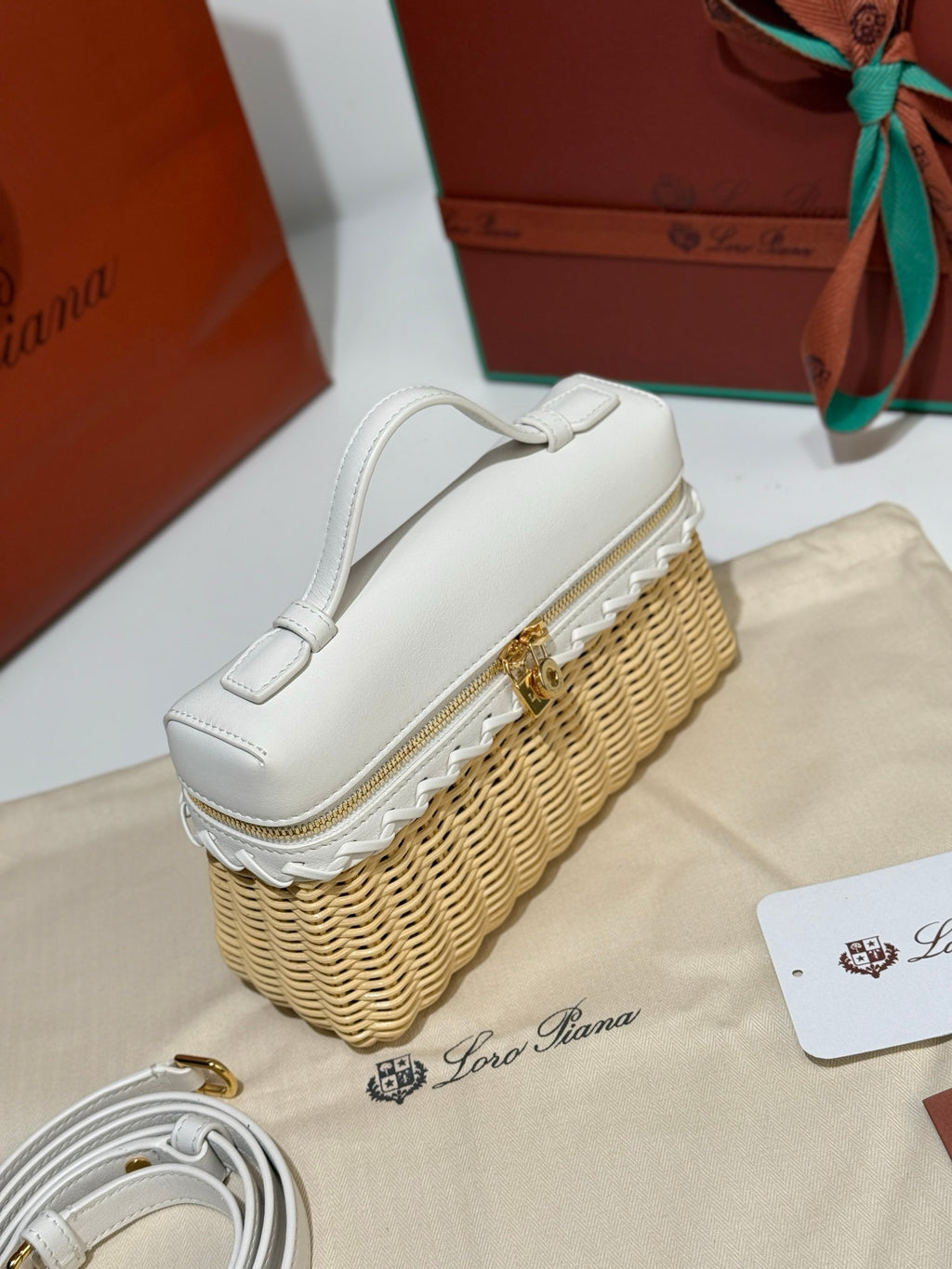 Loro Piana Extra Pocket L19 East-West in Wicker