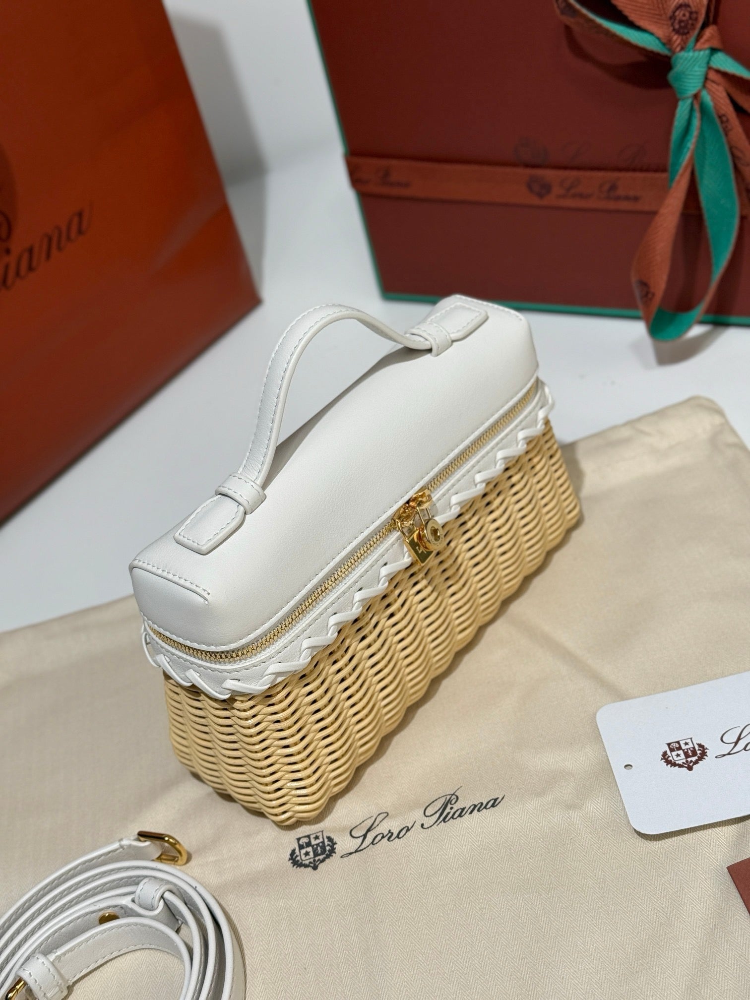 Loro Piana Extra Pocket L19 East-West in Wicker
