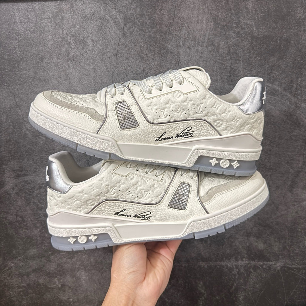 LV Trainer Sneaker 1AKCKO