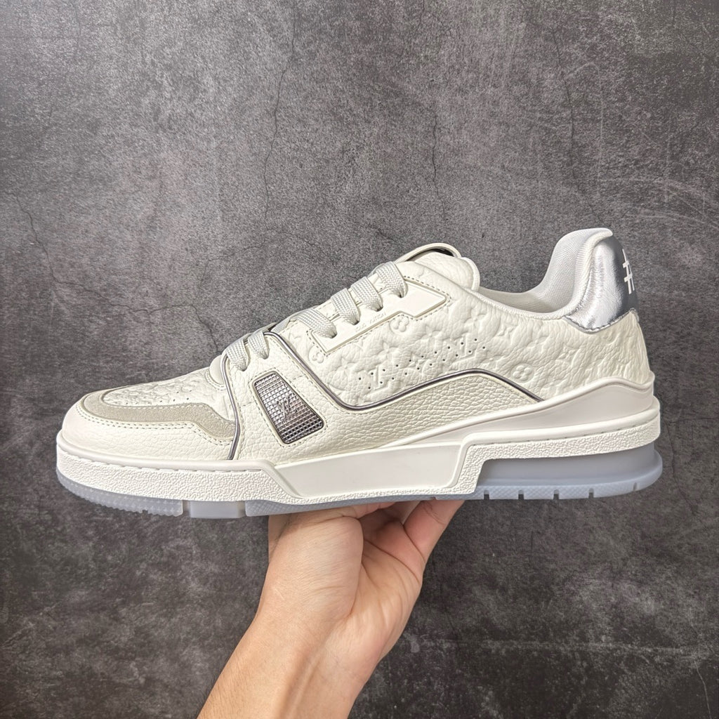 LV Trainer Sneaker 1AKCKO