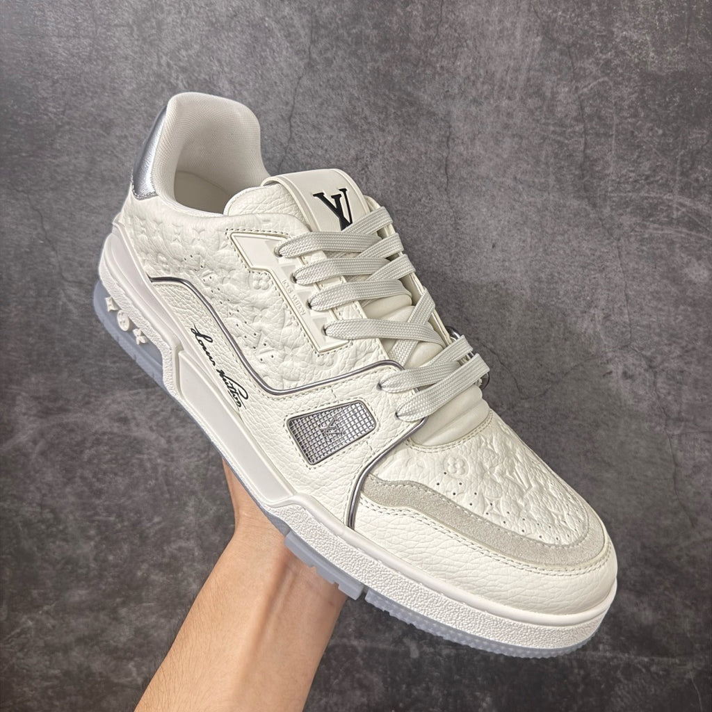 LV Trainer Sneaker 1AKCKO