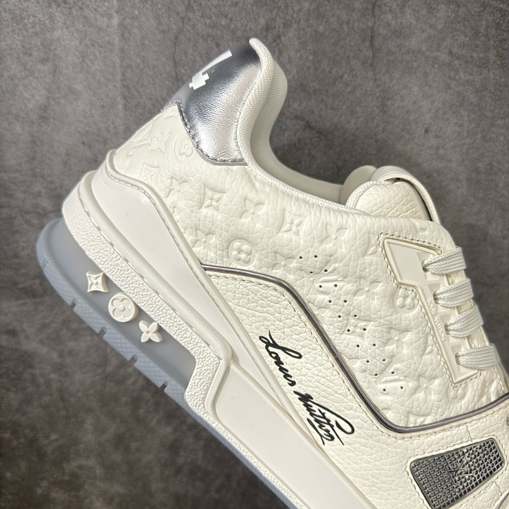 LV Trainer Sneaker 1AKCKO