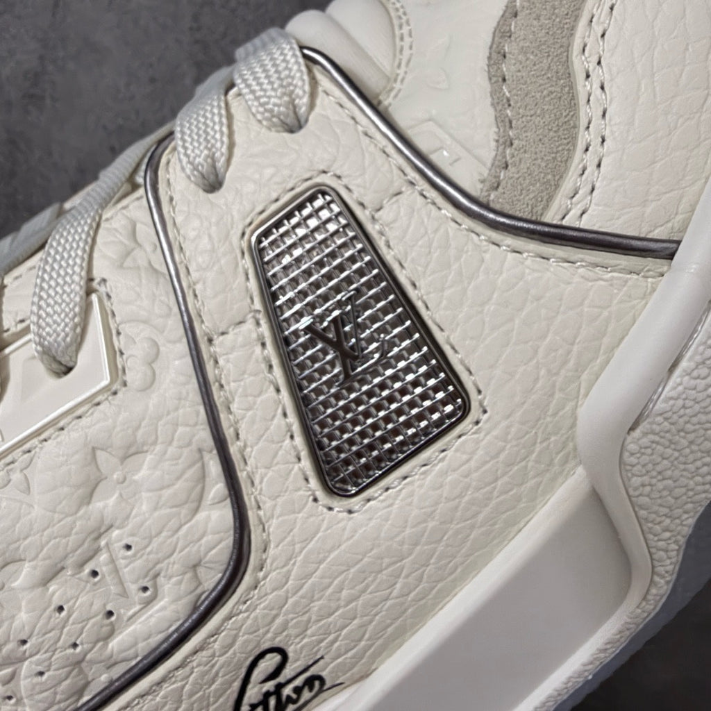 LV Trainer Sneaker 1AKCKO