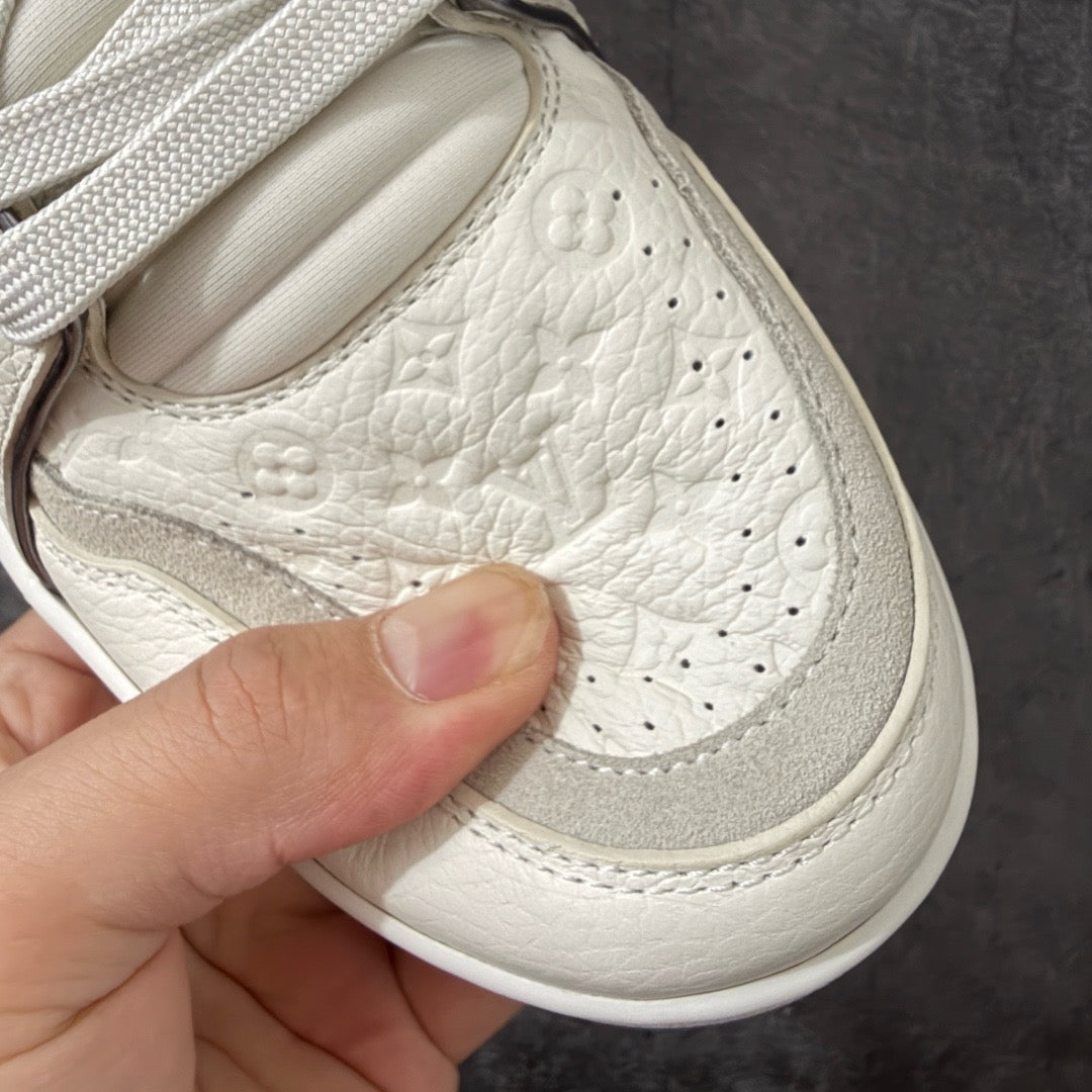 LV Trainer Sneaker 1AKCKO