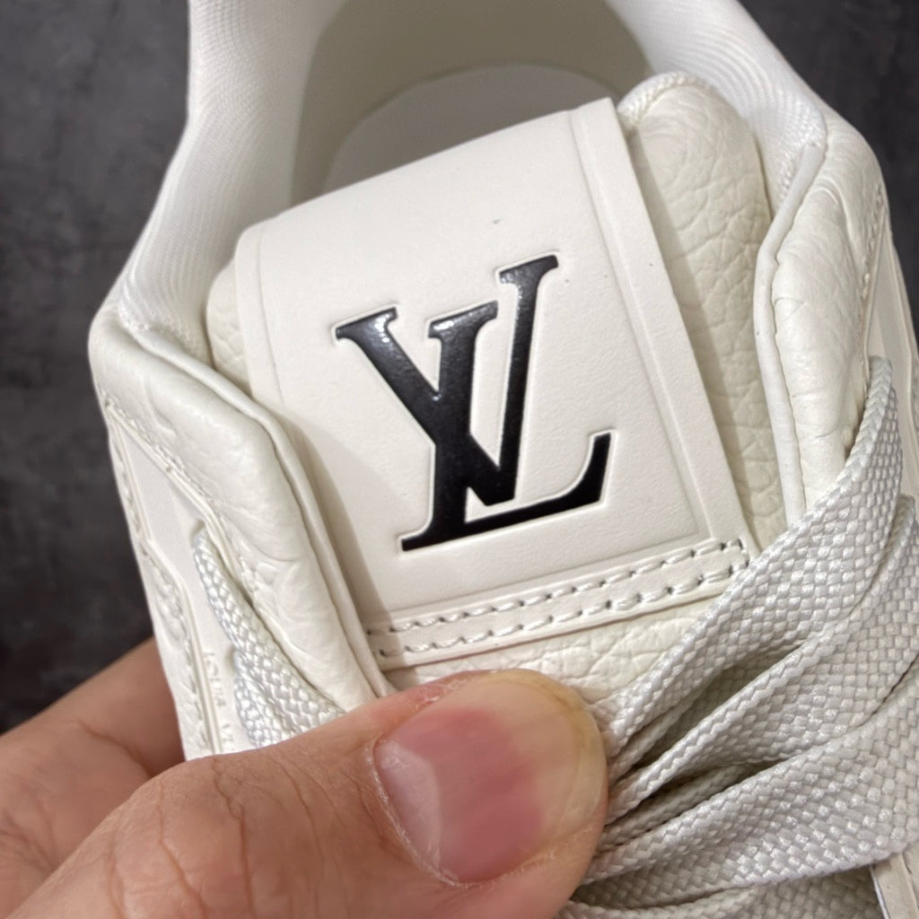 LV Trainer Sneaker 1AKCKO