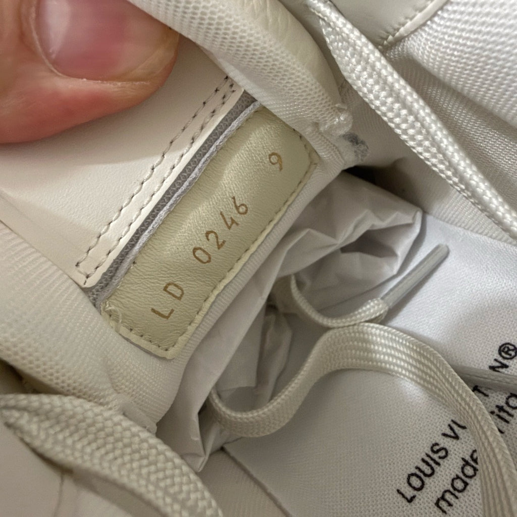 LV Trainer Sneaker 1AKCKO