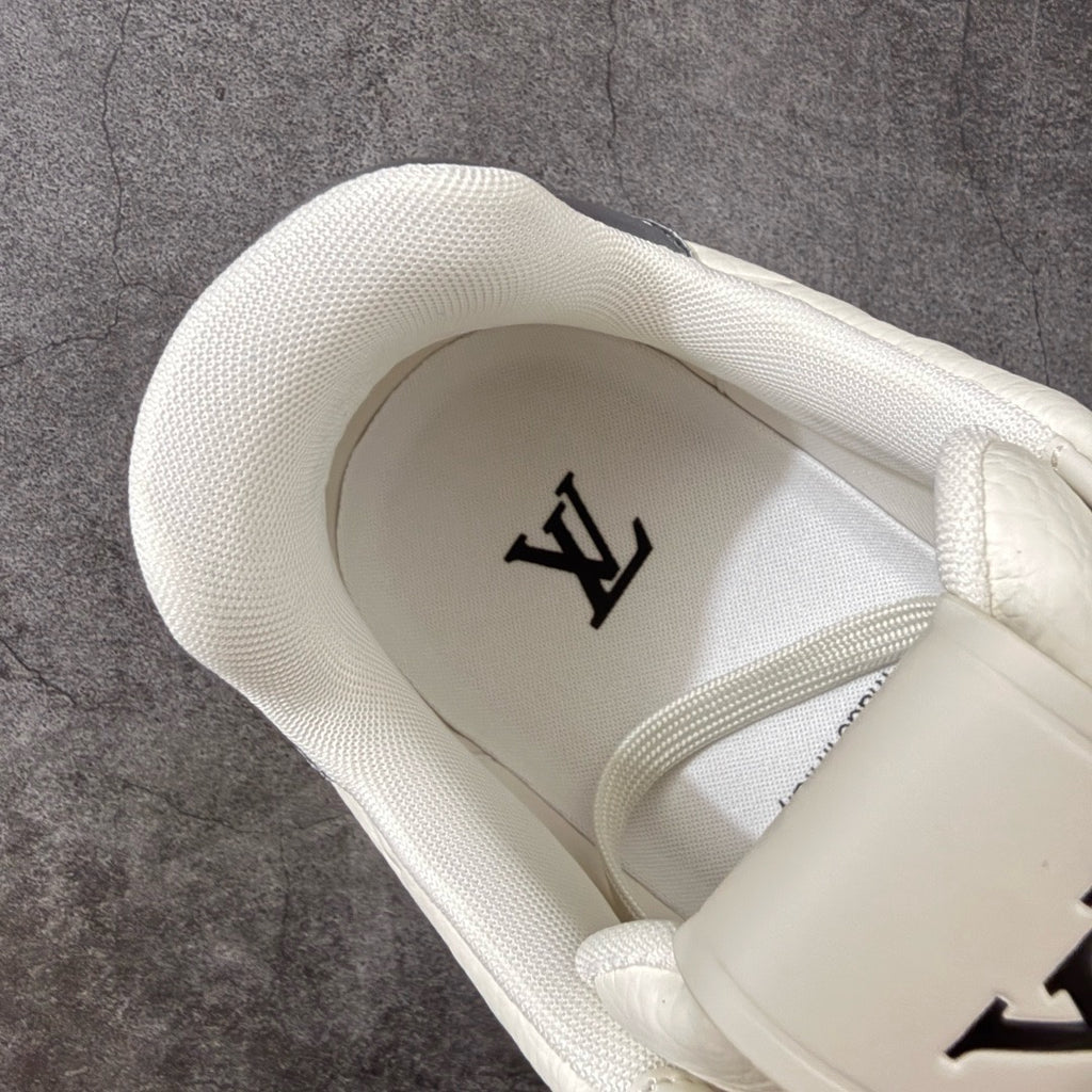 LV Trainer Sneaker 1AKCKO
