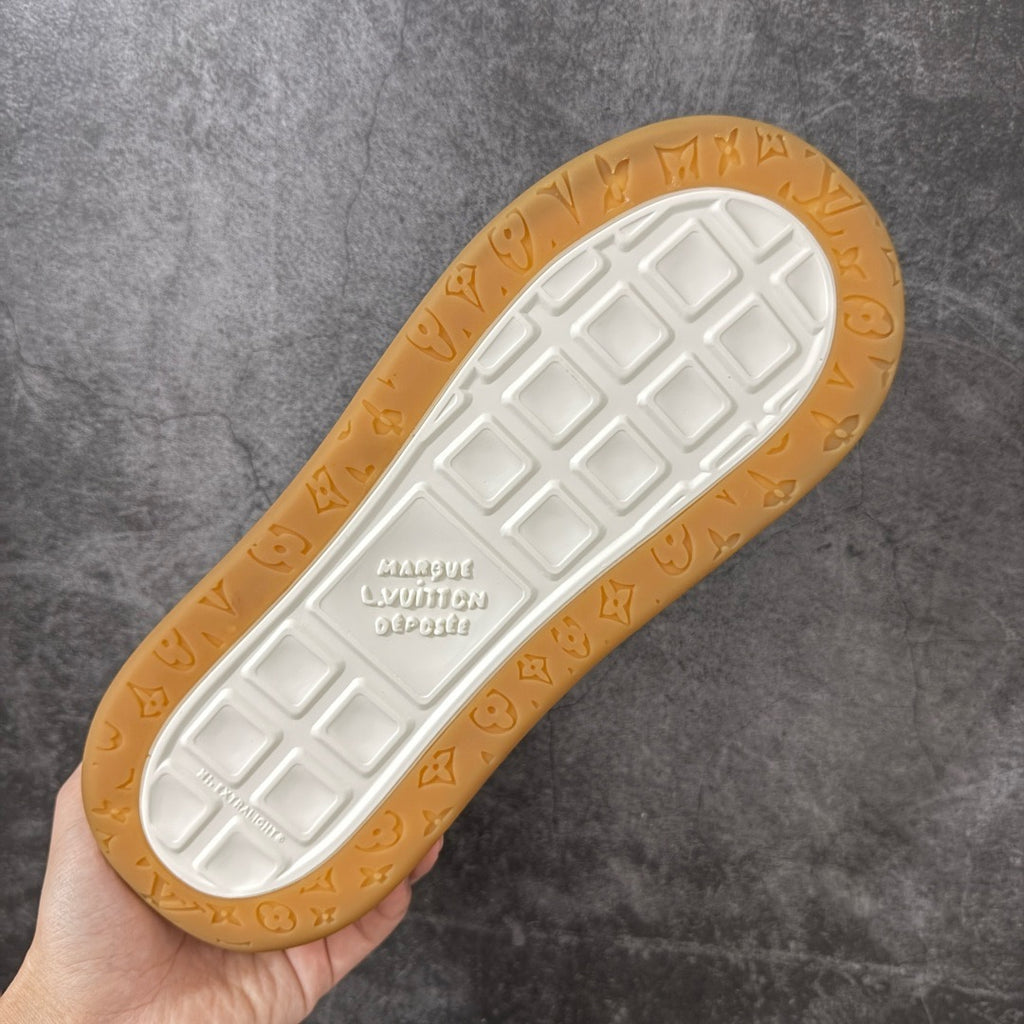 LV Tilted Sneaker 1AKR5K