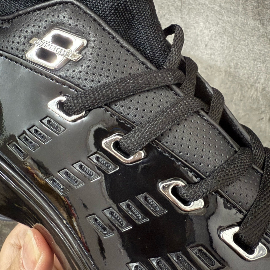 Jordan 17 Low Black Patent IV7640-001