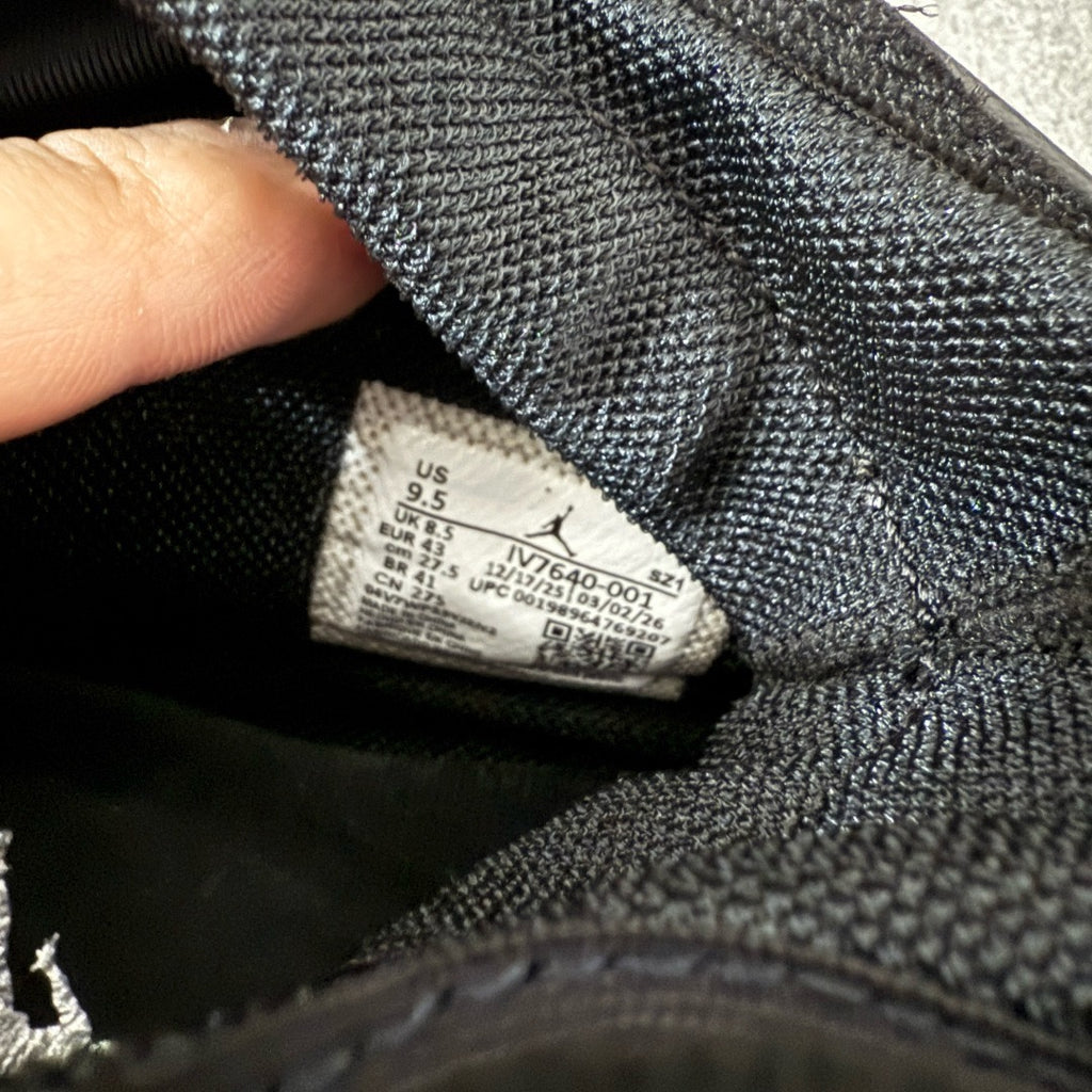 Jordan 17 Low Black Patent IV7640-001
