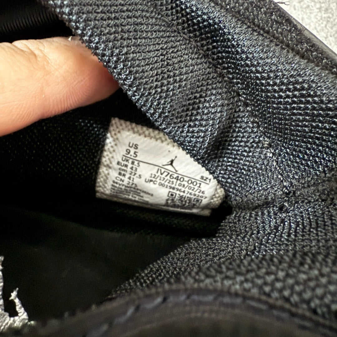 Jordan 17 Low Black Patent IV7640-001
