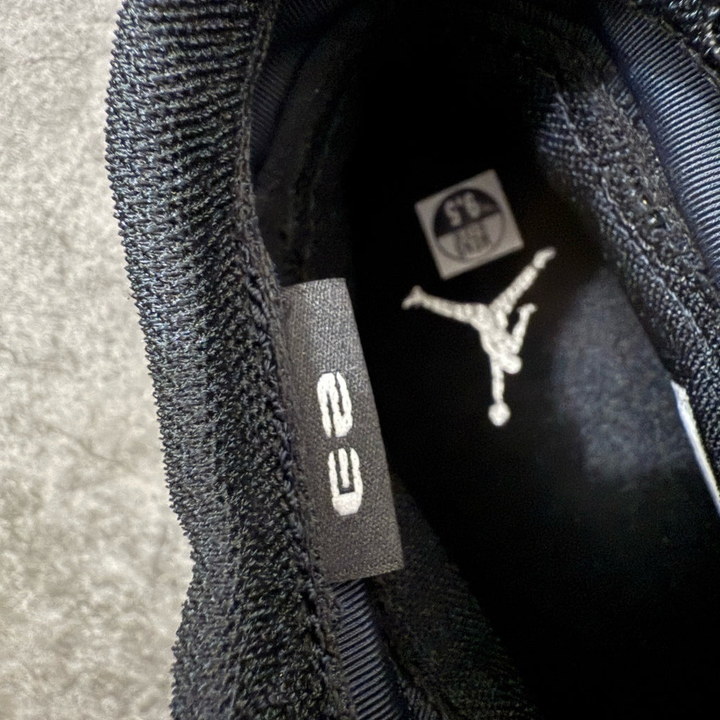 Jordan 17 Low Black Patent IV7640-001
