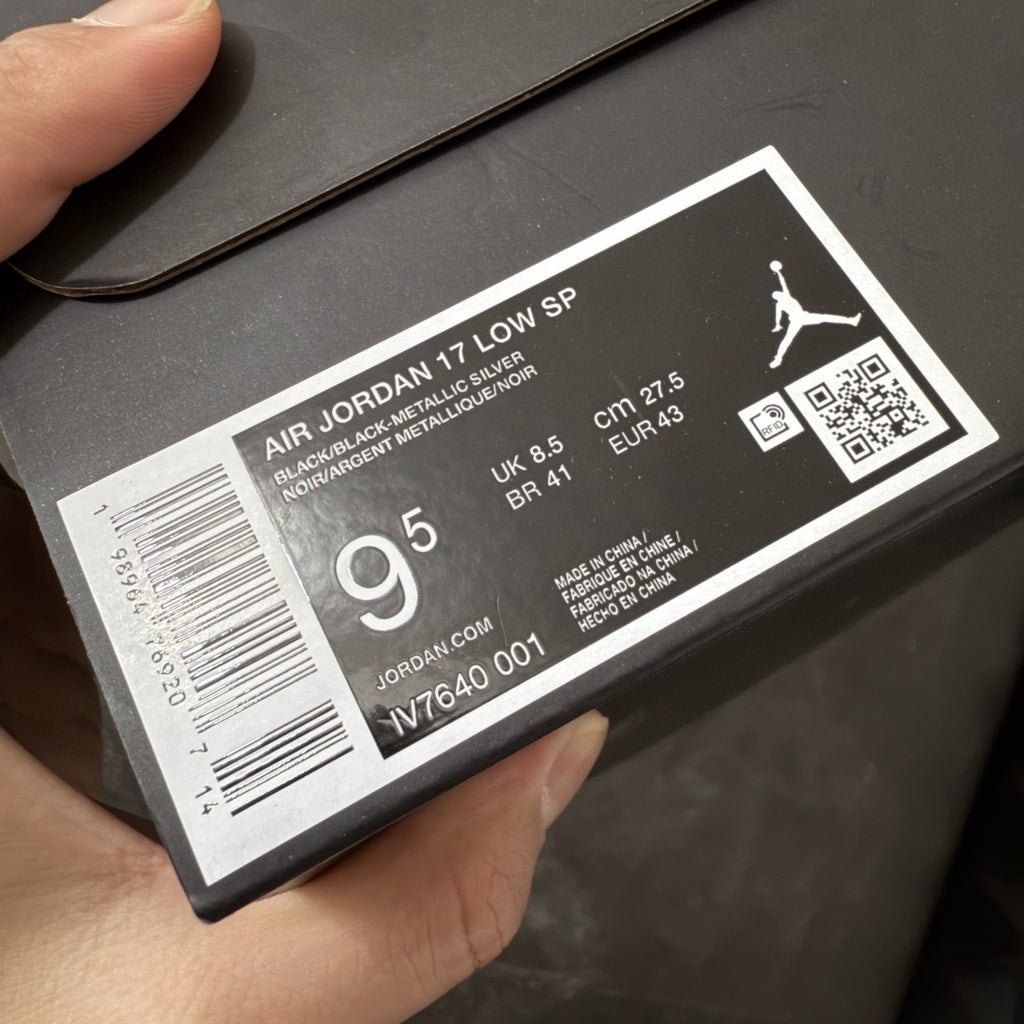 Jordan 17 Low Black Patent IV7640-001
