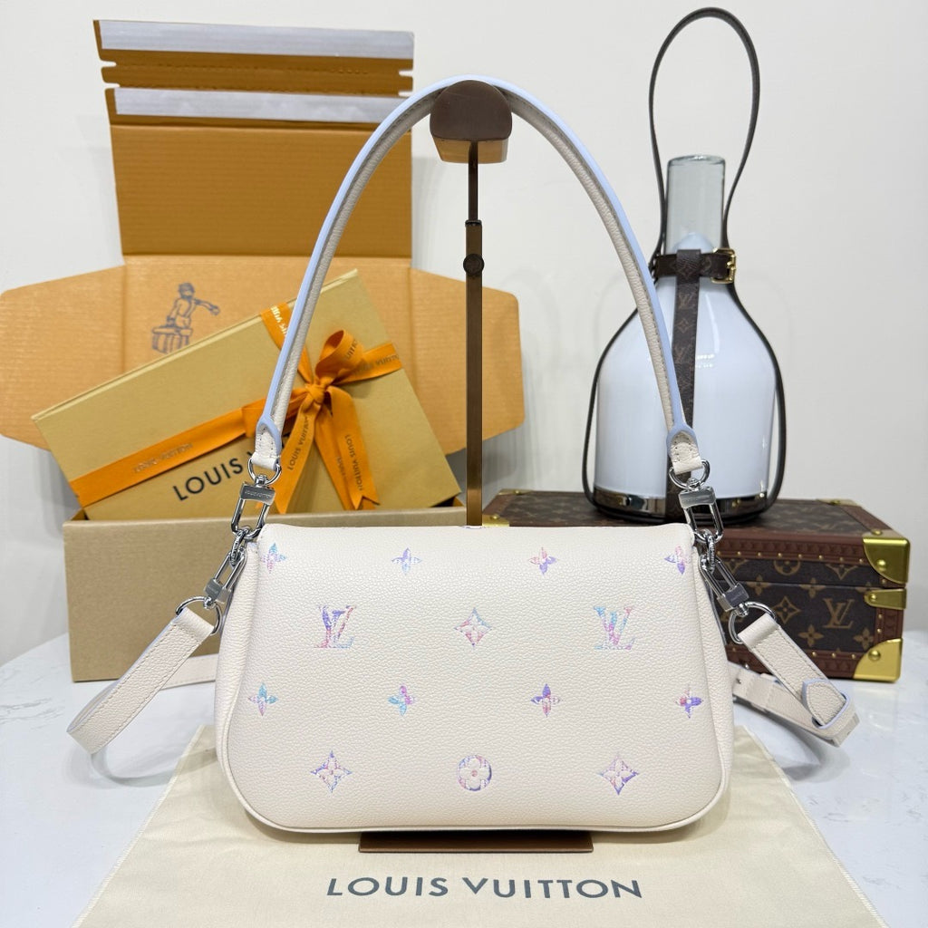 LV Pochette Métis Soft PM M2A332