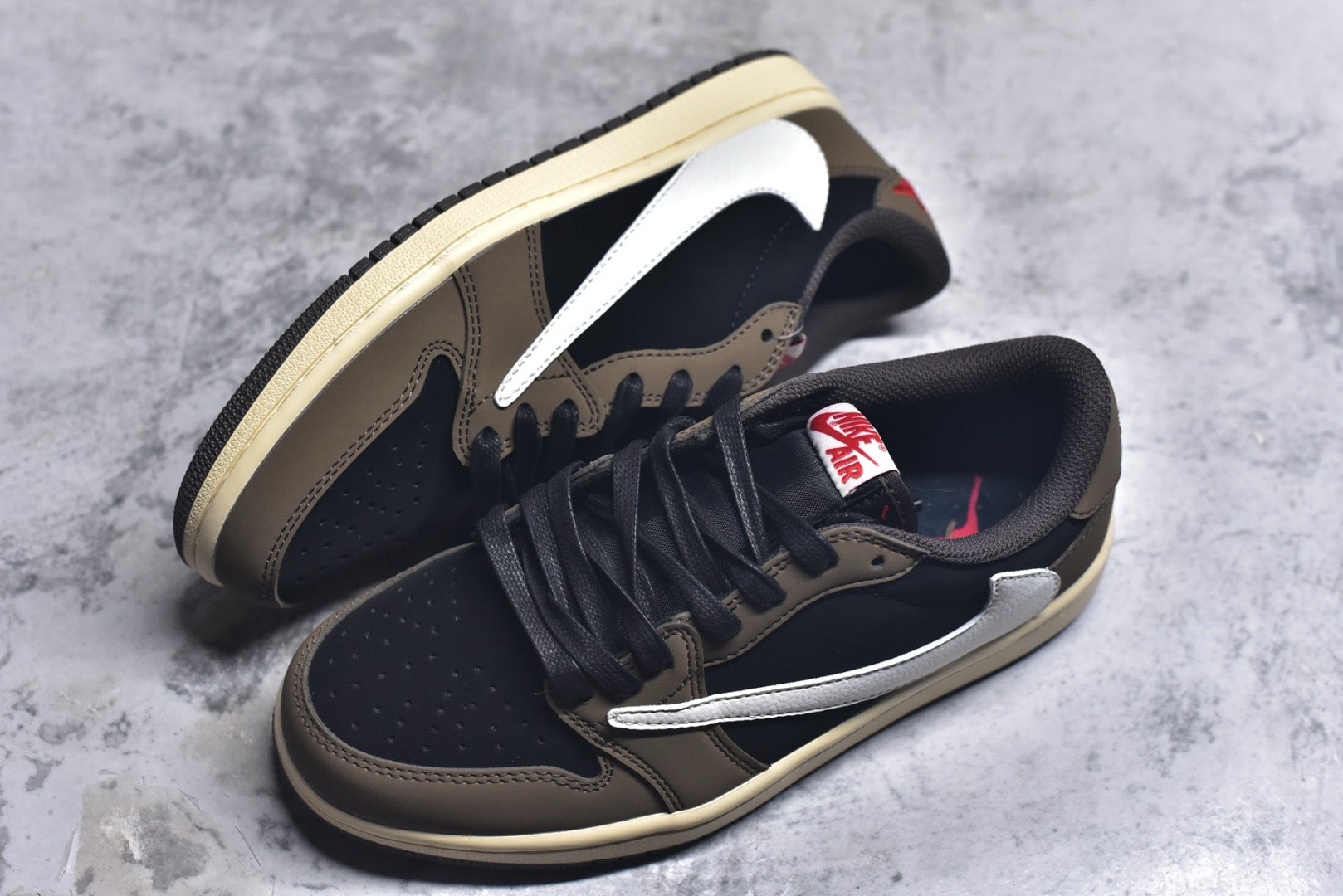 Jordan 1 Low Travis Scott Mocha CQ4277-001