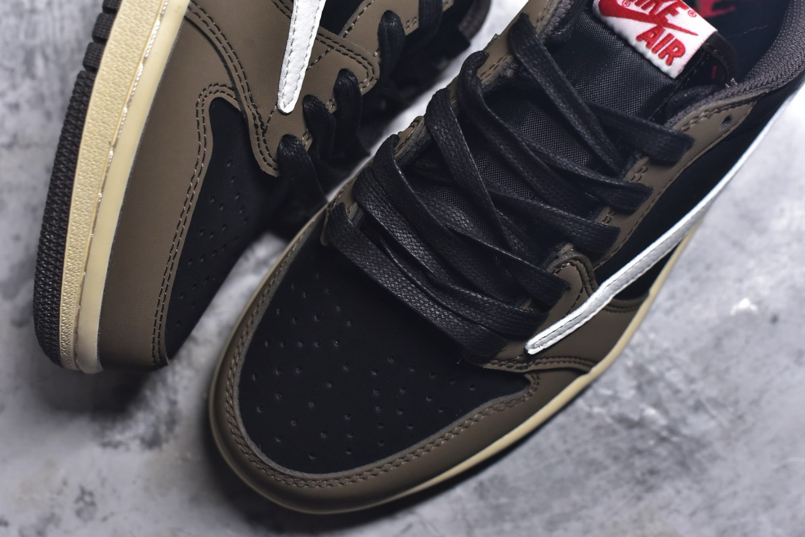 Jordan 1 Low Travis Scott Mocha CQ4277-001