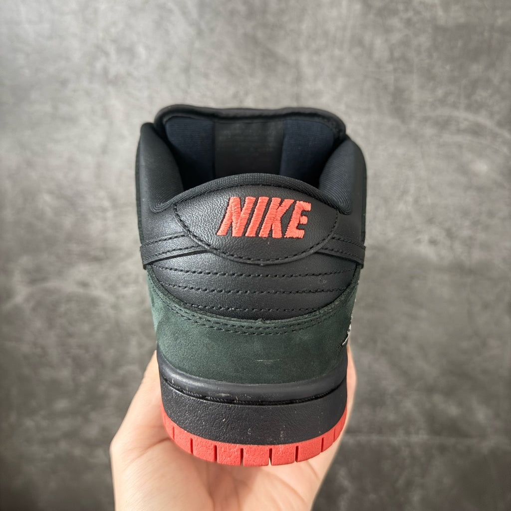 Nike SB Dunk Low Black Pigeon 883232-008