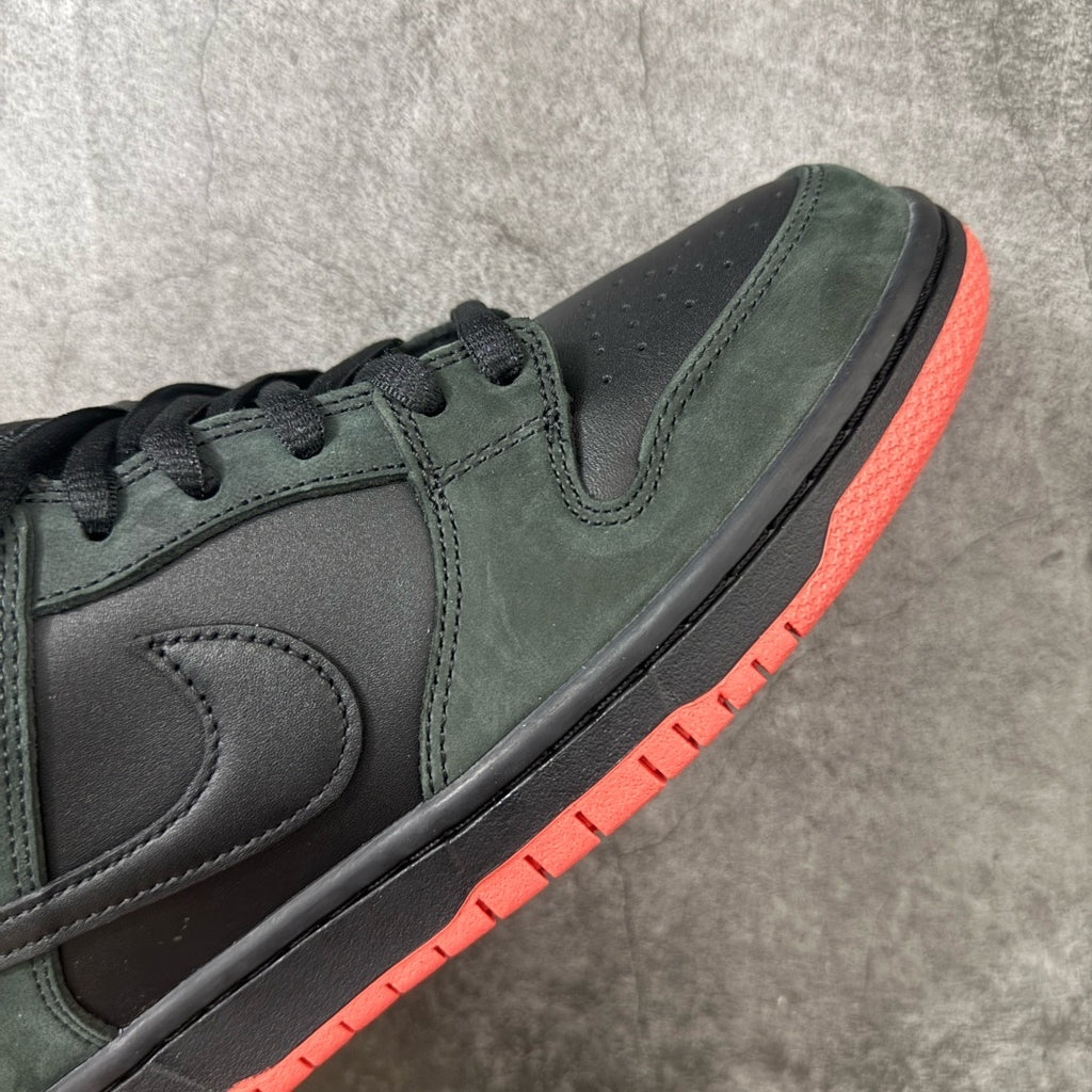 Nike SB Dunk Low Black Pigeon 883232-008