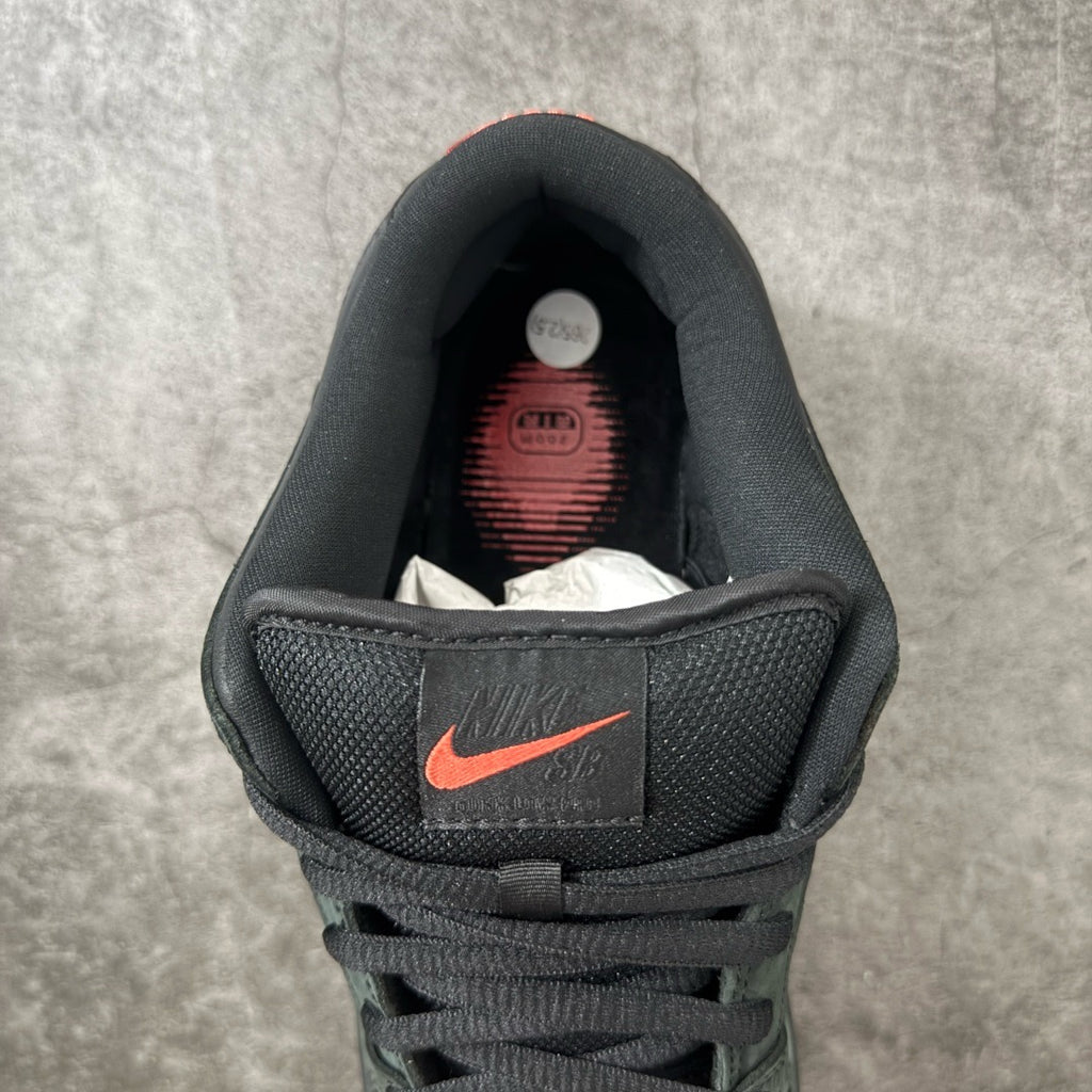 Nike SB Dunk Low Black Pigeon 883232-008
