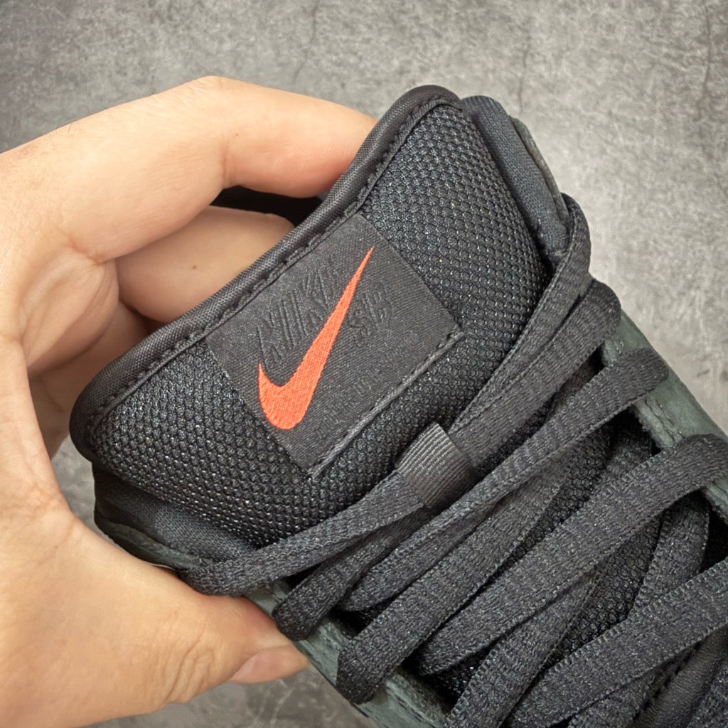 Nike SB Dunk Low Black Pigeon 883232-008