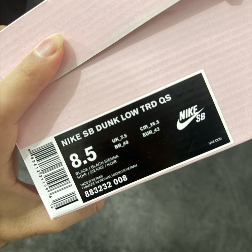 Nike SB Dunk Low Black Pigeon 883232-008