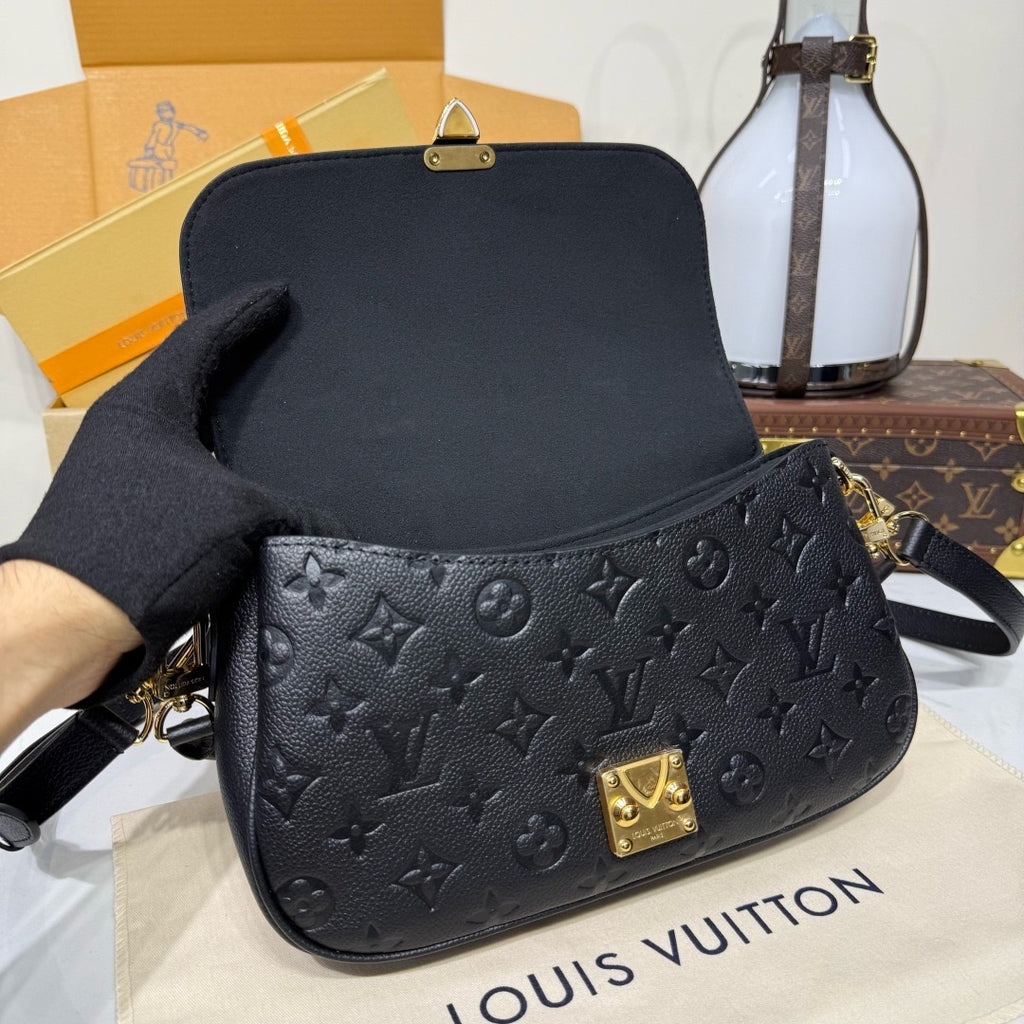 LV Pochette Métis Soft PM M29783