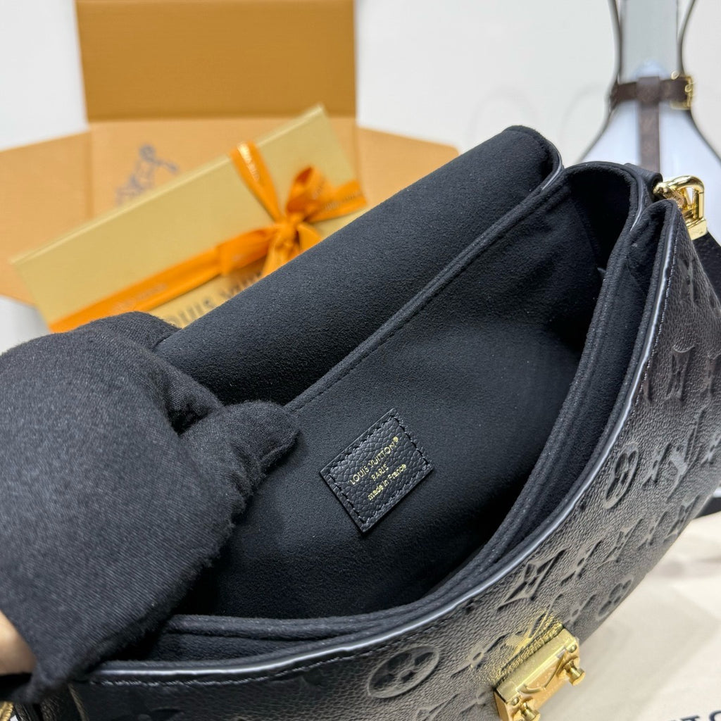 LV Pochette Métis Soft PM M29783