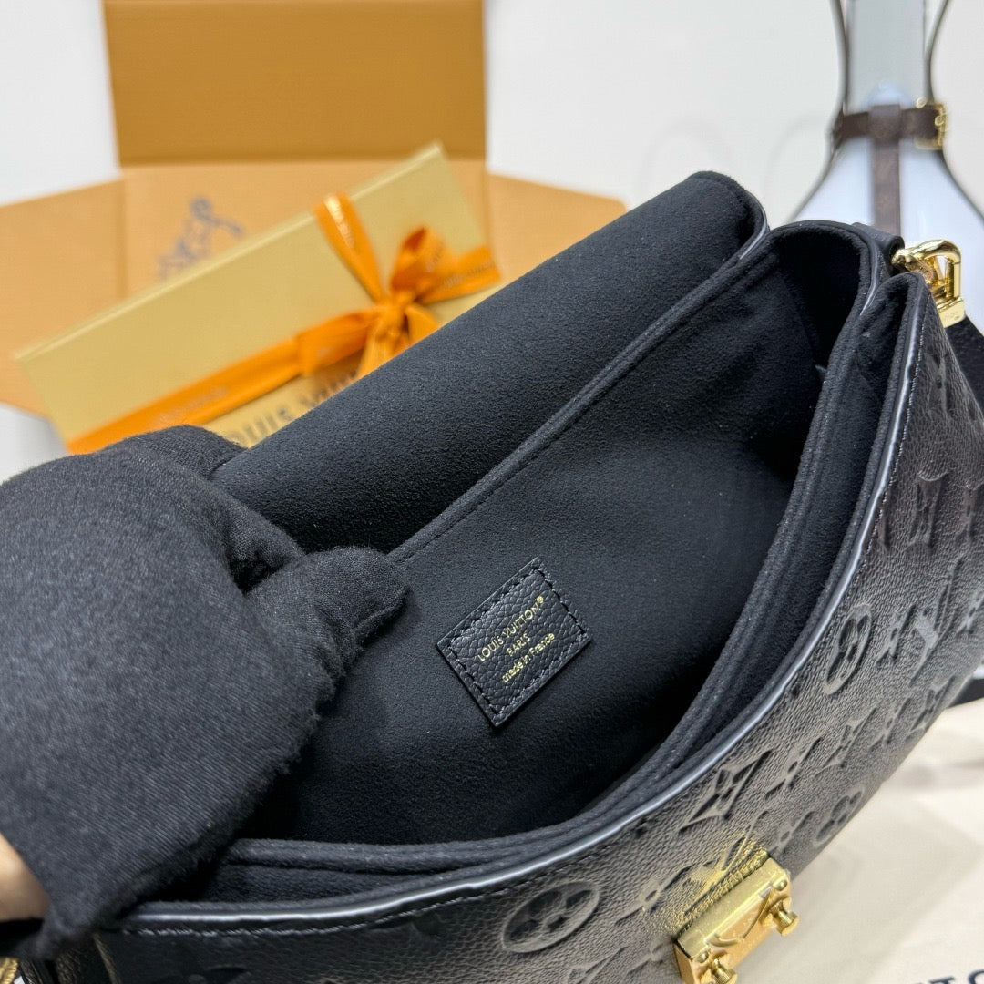 LV Pochette Métis Soft PM M29783