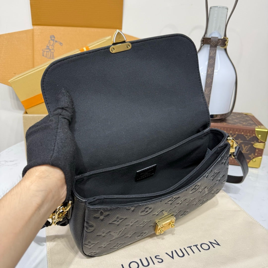 LV Pochette Métis Soft PM M29783