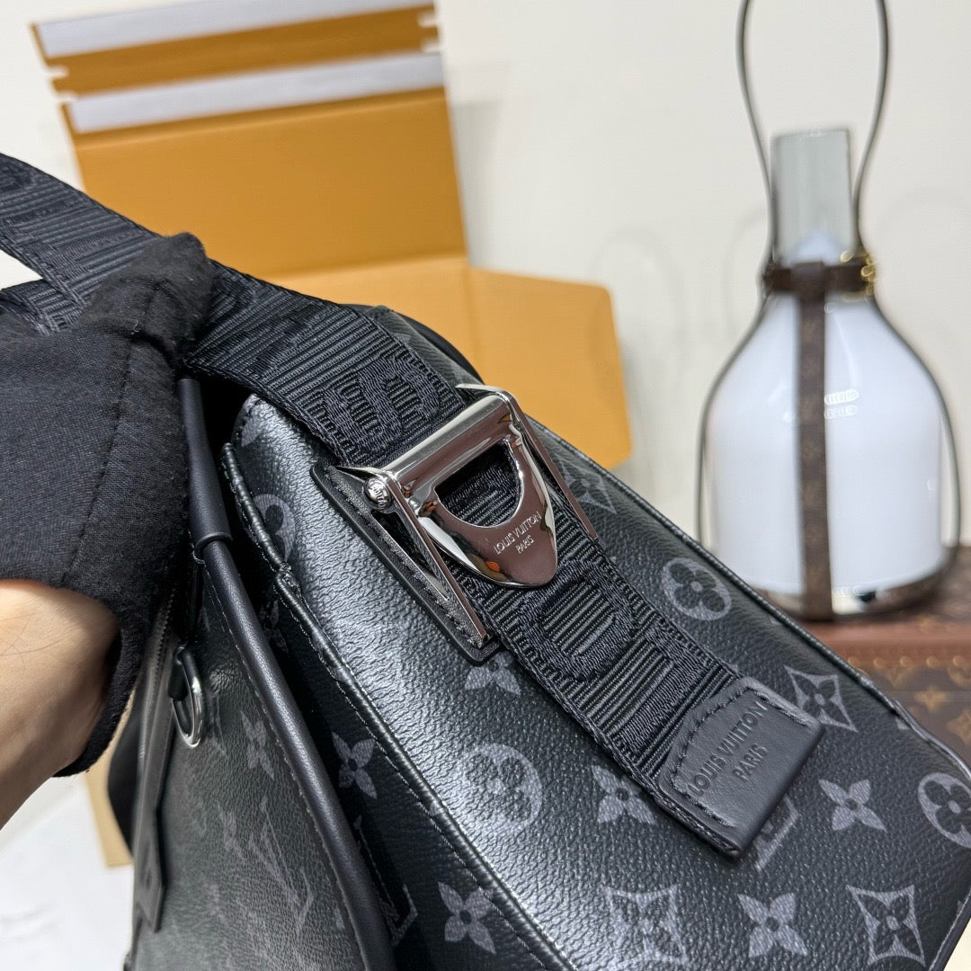 LV Courrier Messenger M28630
