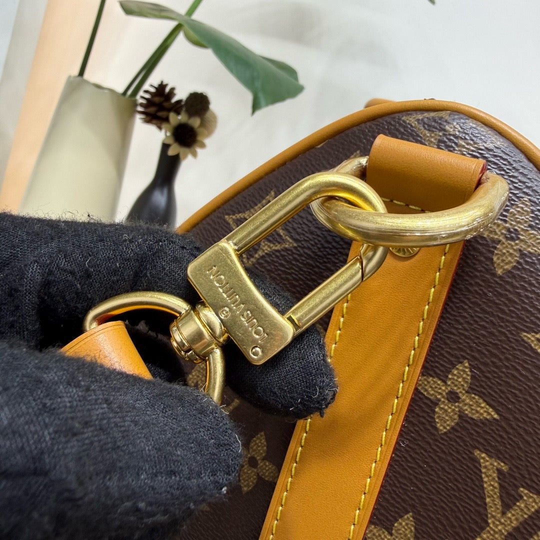 LV Keepall Bandoulière 35 M2A210
