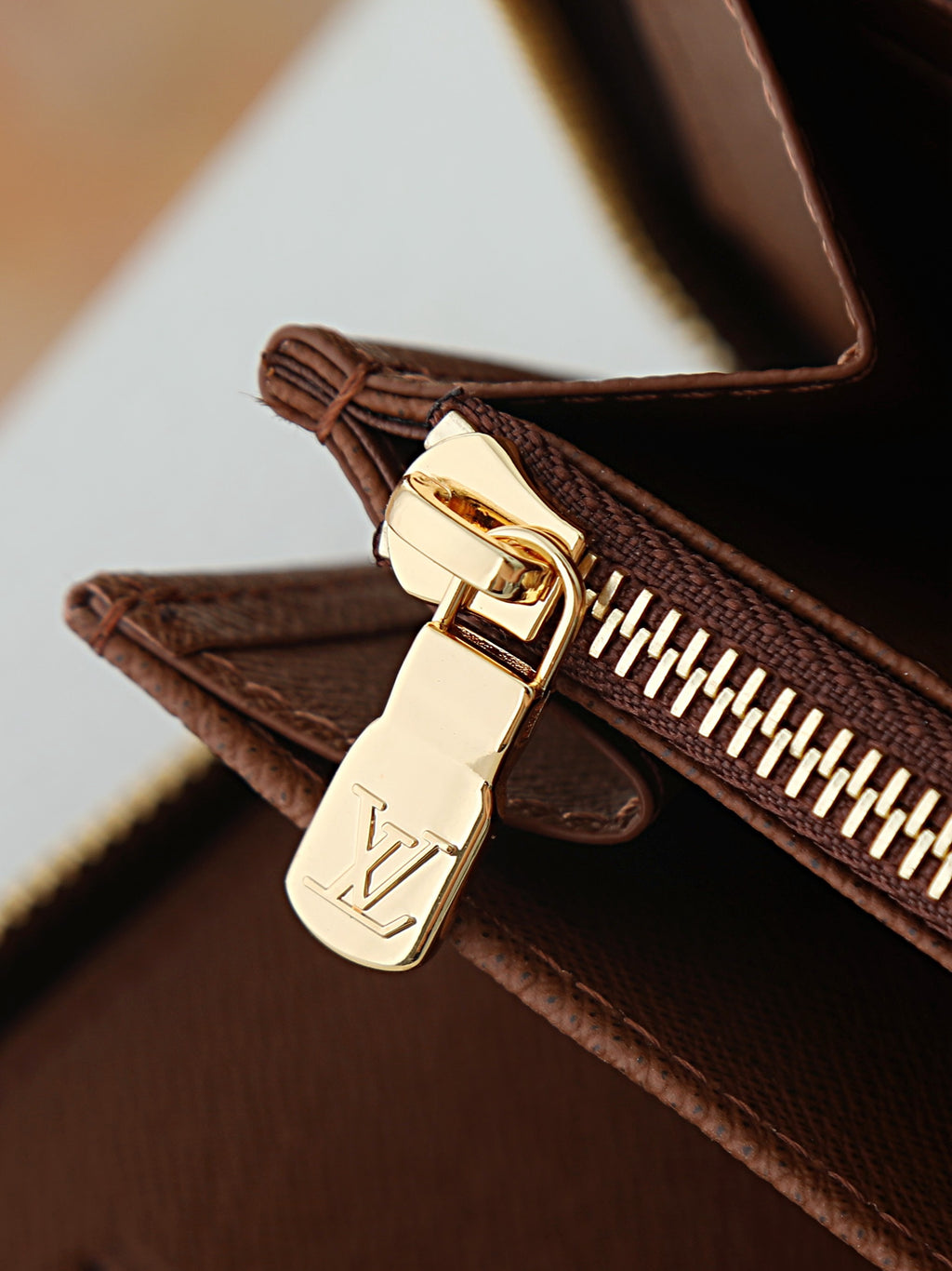 LV Zippy Organizer M62581