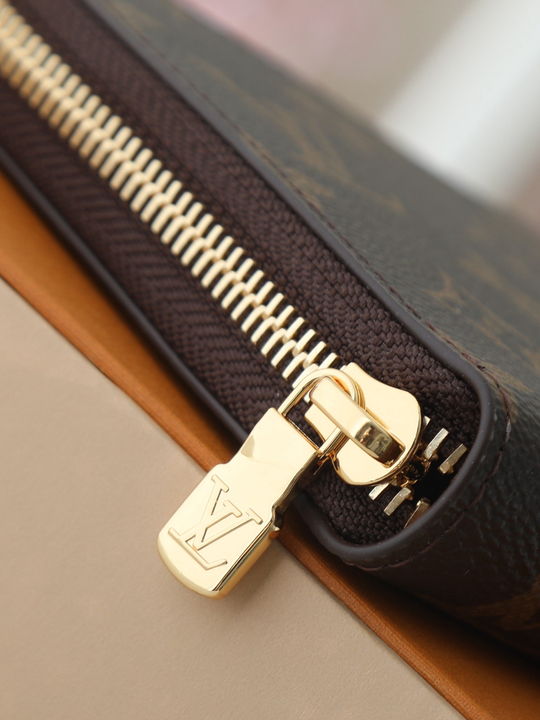 LV Zippy Organizer M62581