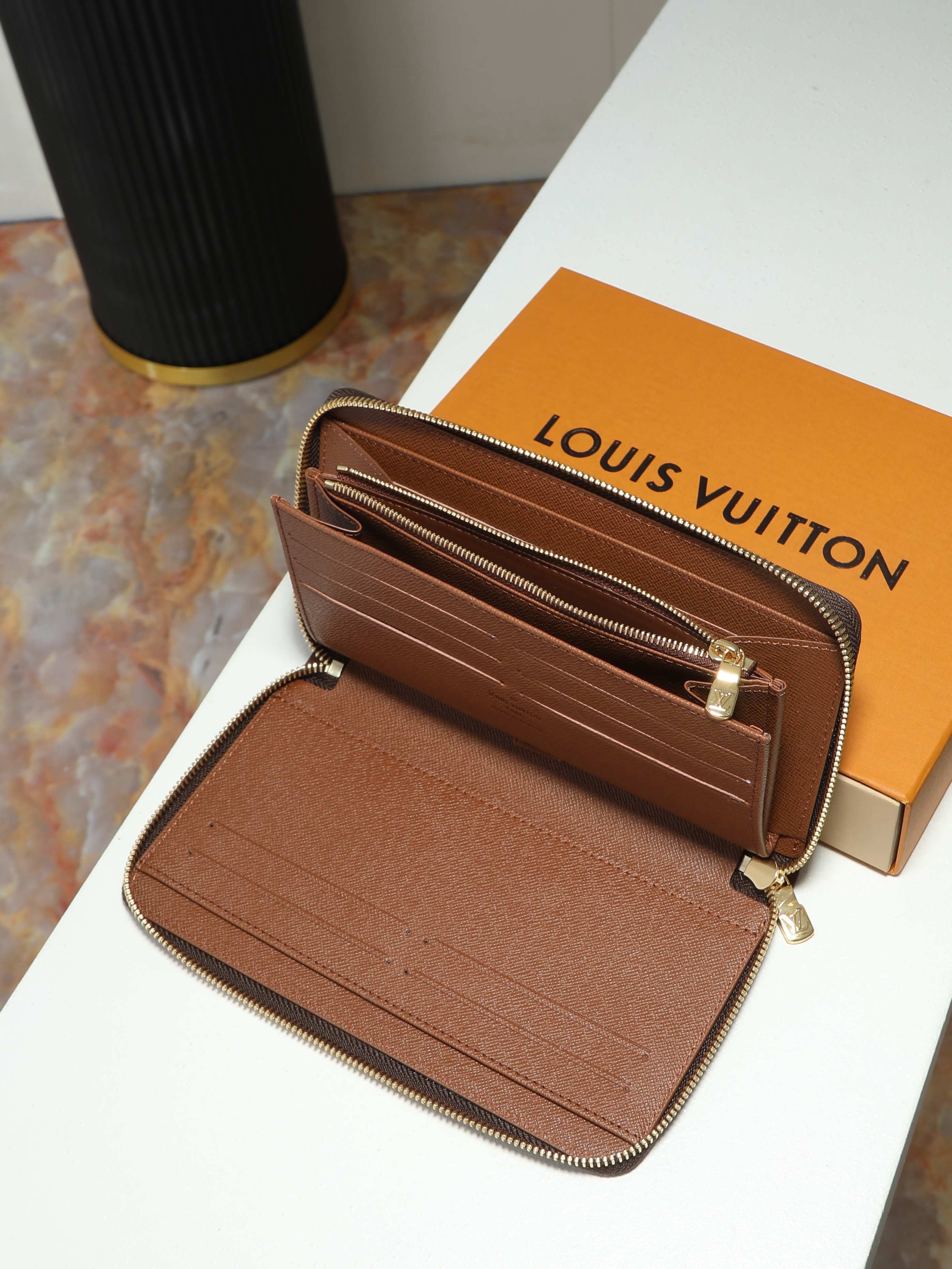 LV Zippy Organizer M62581