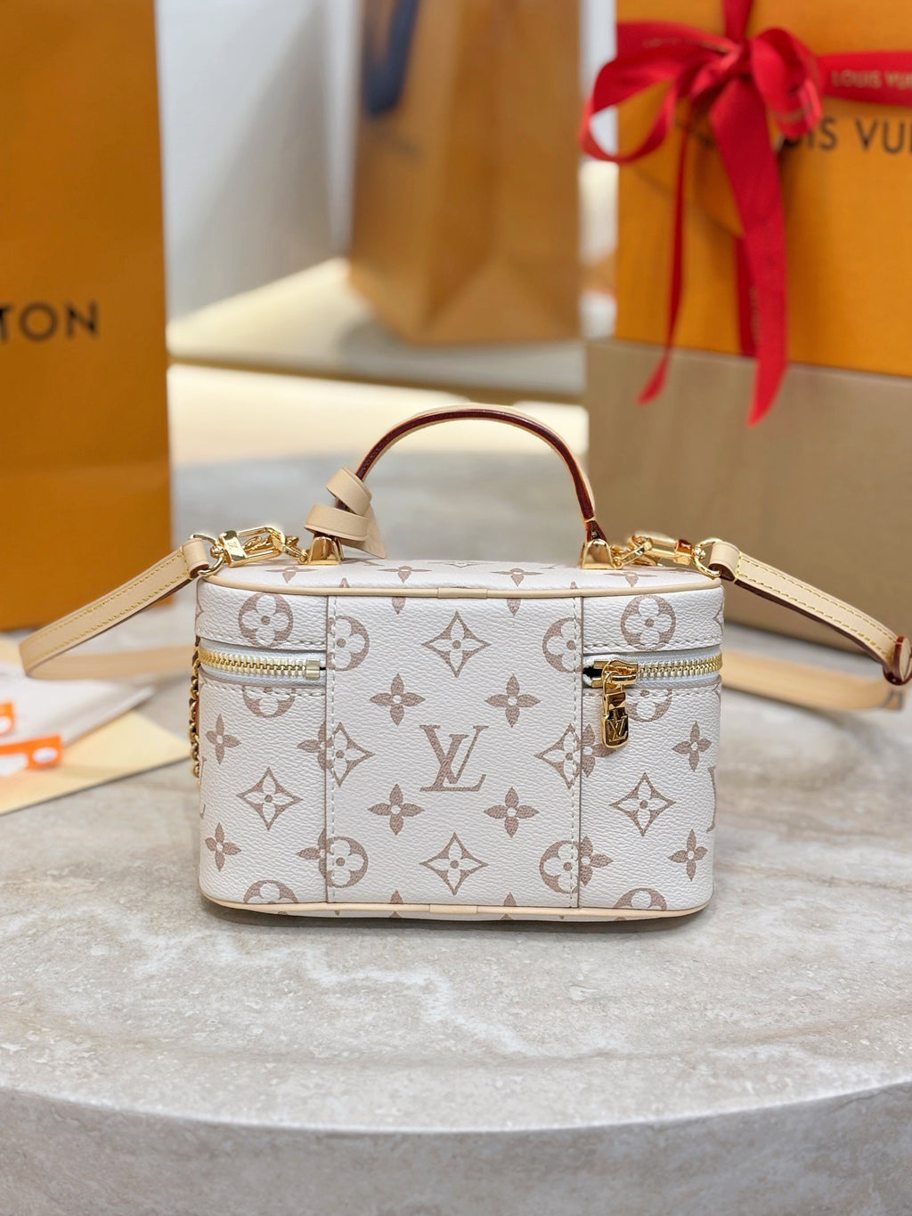 LV Vanity Chain Pouch M29782